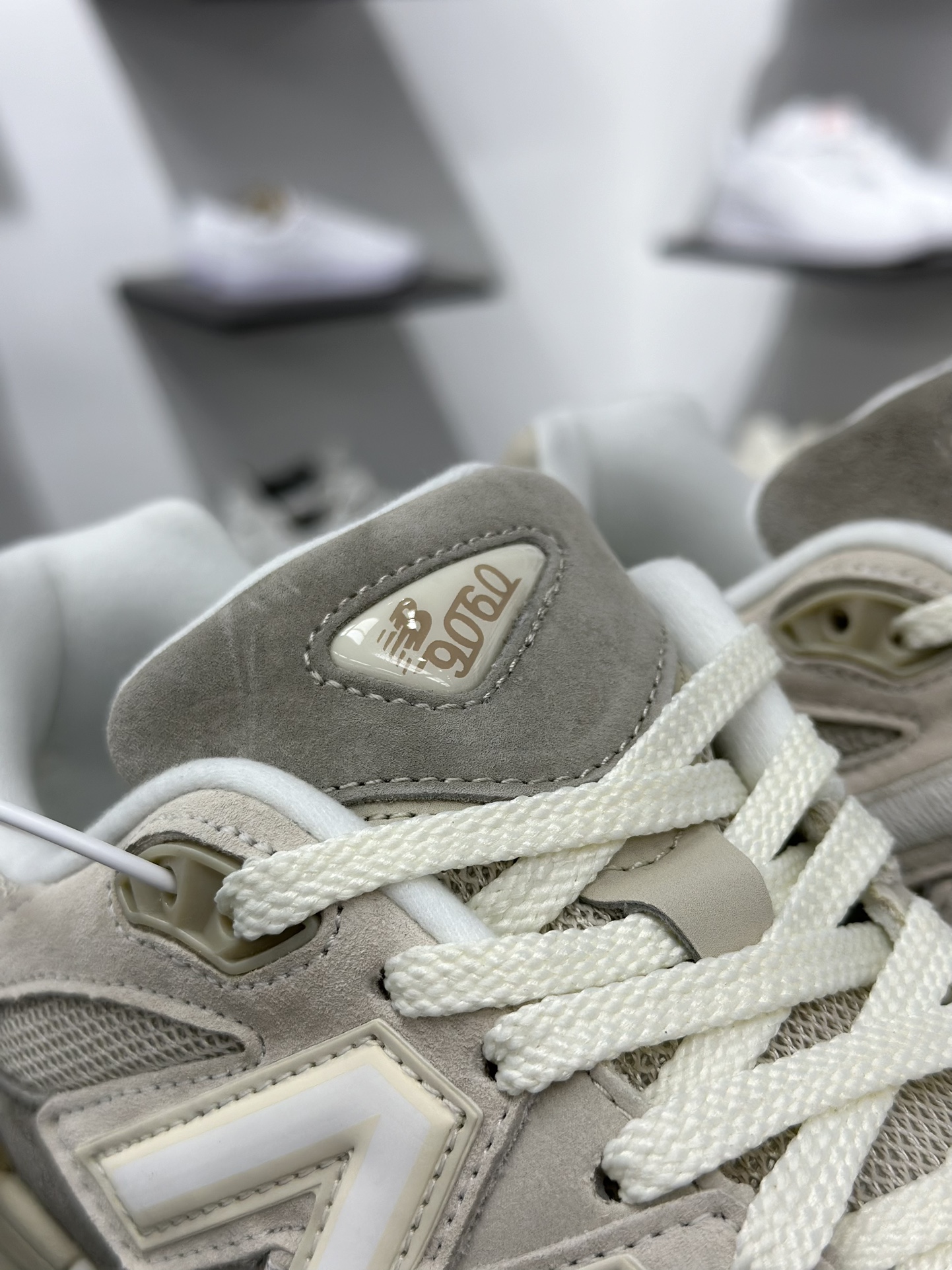 New Balance NB9060 联名款 复古休闲运动慢跑鞋 米灰色 U9060JBC
