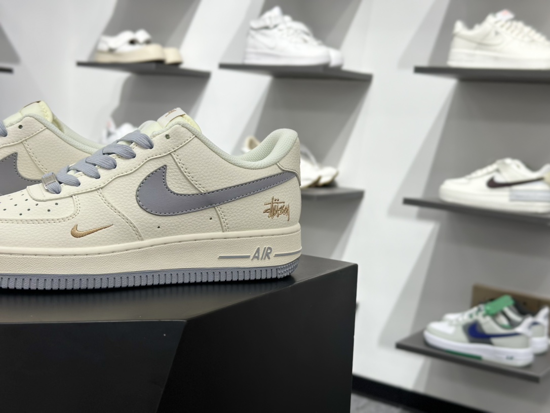 Nike Air Force 1 Low 07 x Stussy 白灰金小钩 XX3168-150