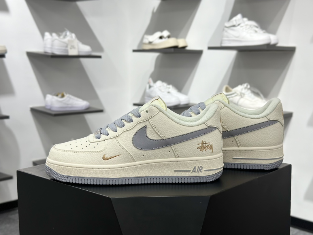 Nike Air Force 1 Low 07 x Stussy 白灰金小钩 XX3168-150