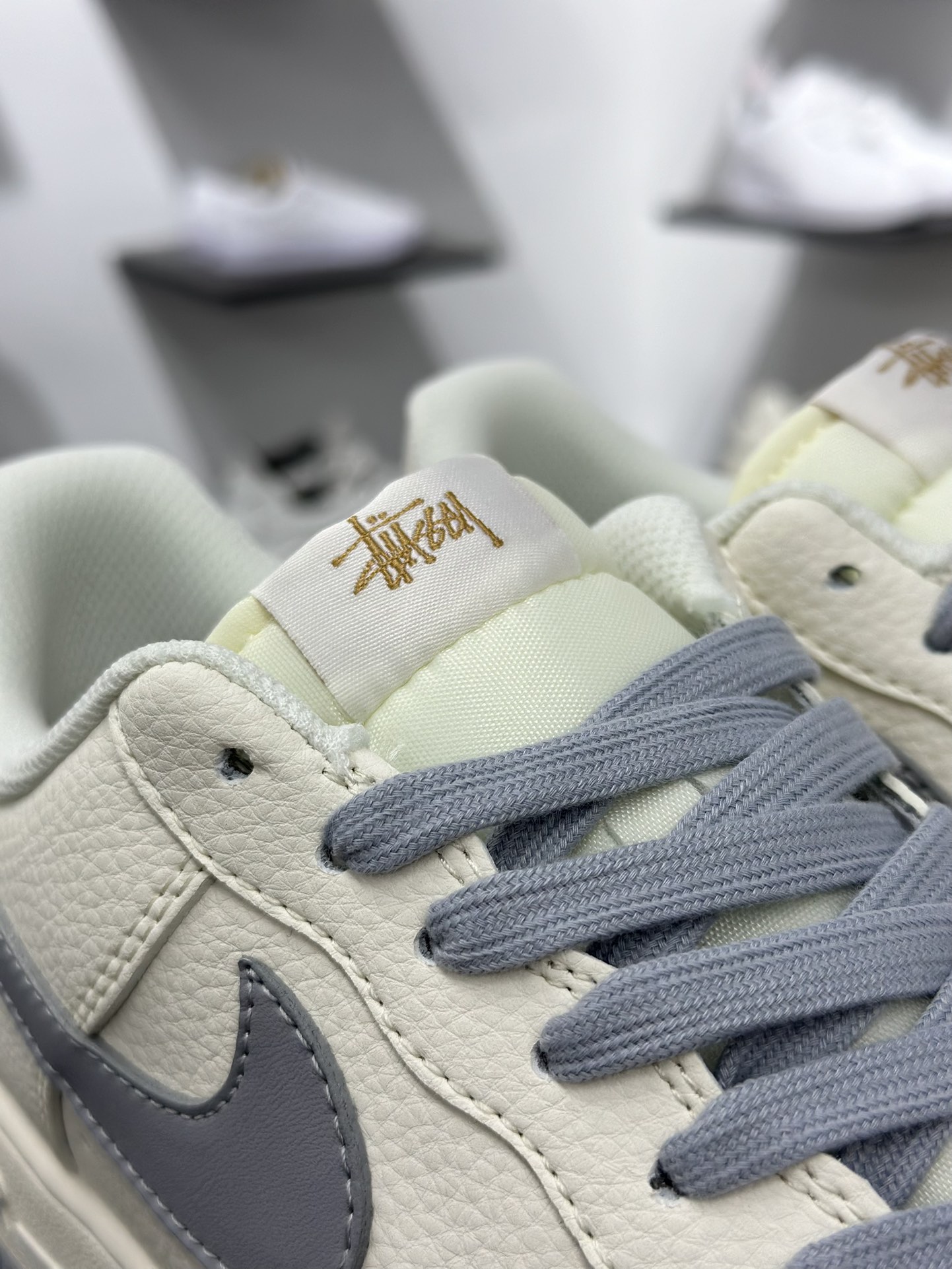 Nike Air Force 1 Low 07 x Stussy 白灰金小钩 XX3168-150