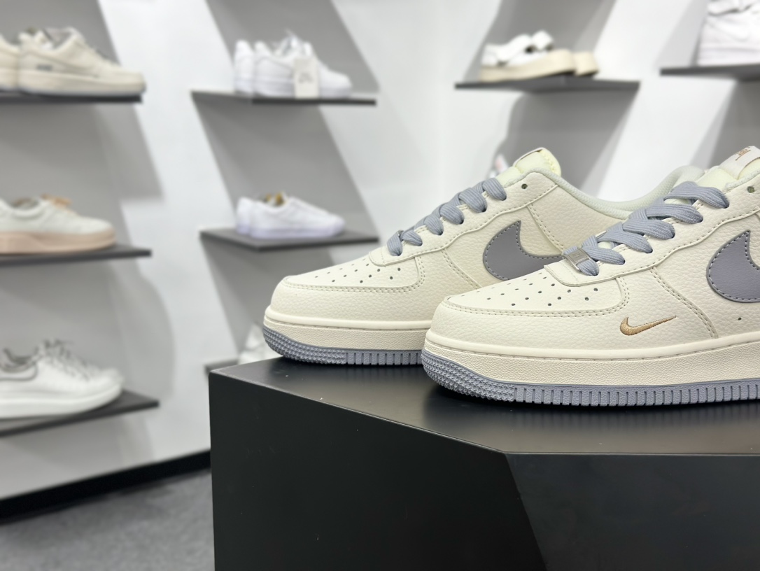 Nike Air Force 1 Low 07 x Stussy 白灰金小钩 XX3168-150