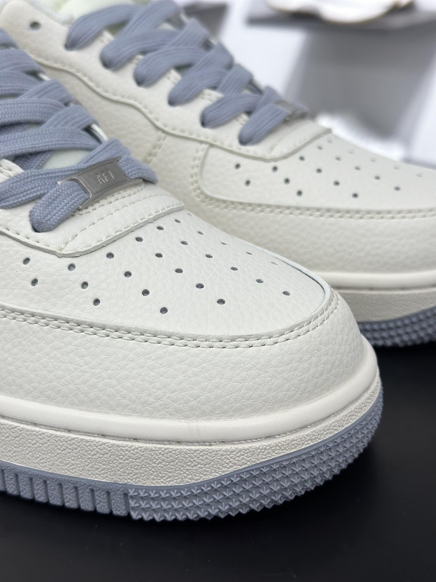 Nike Air Force 1 Low 07 x Stussy 白灰金小钩 XX3168-150