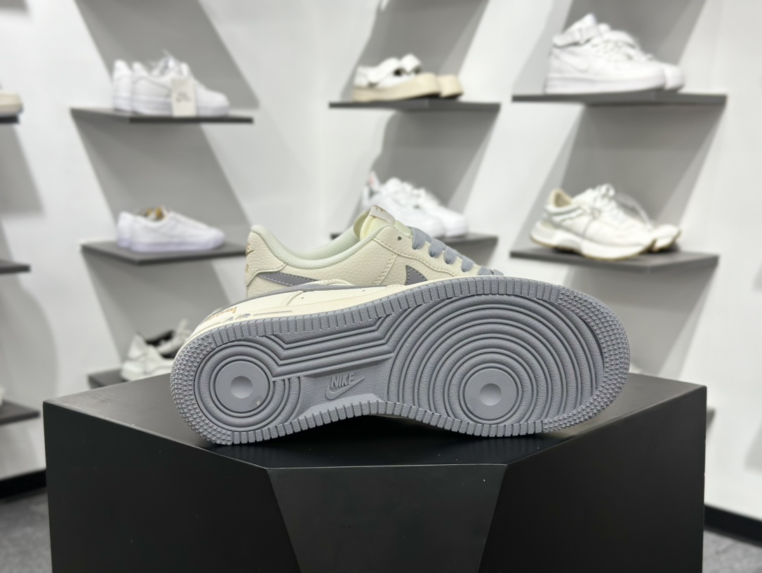 Nike Air Force 1 Low 07 x Stussy 白灰金小钩 XX3168-150