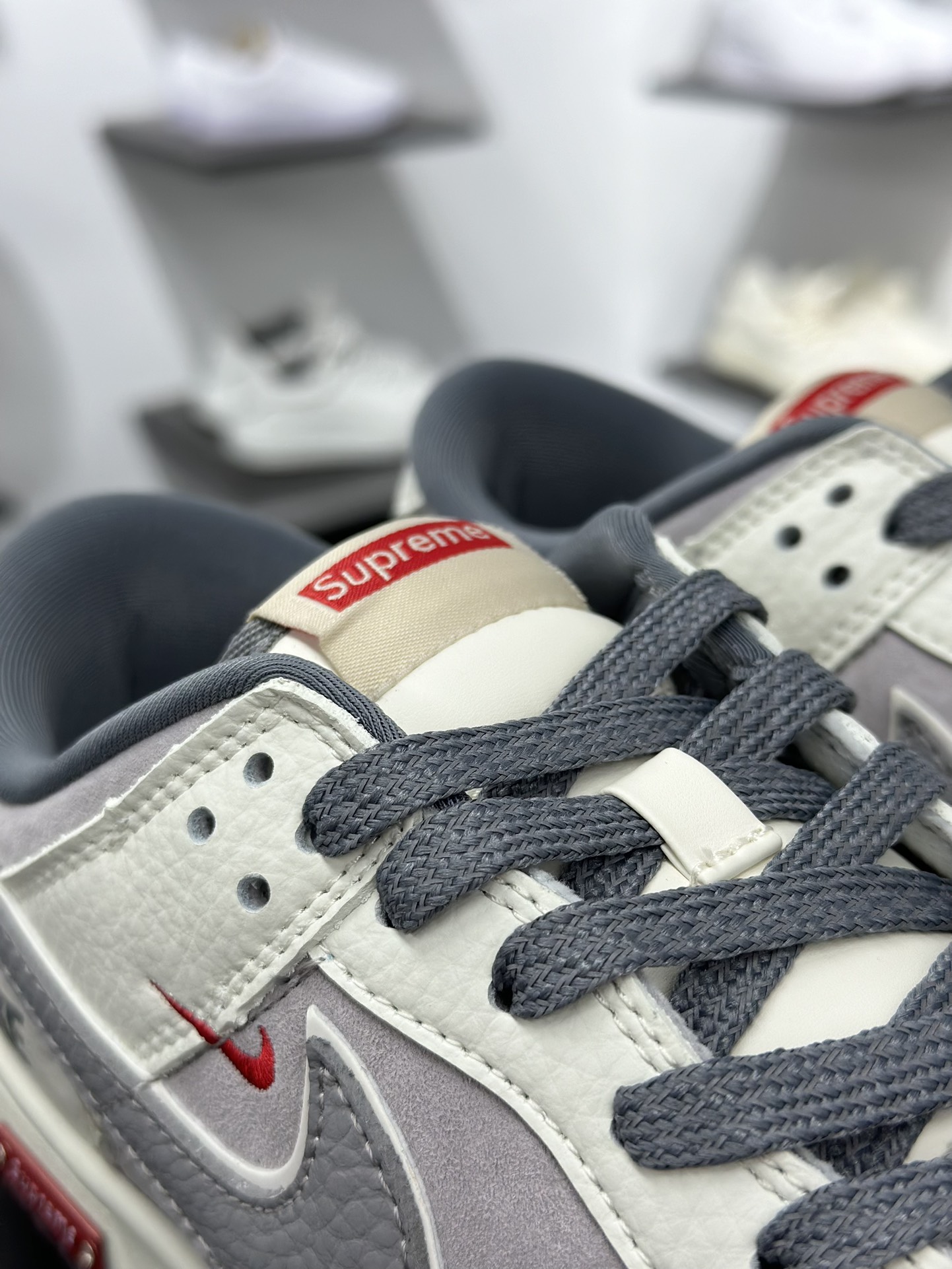 Nike SB Dunk Low x Supreme 白灰三小钩满天星 SC9207-408