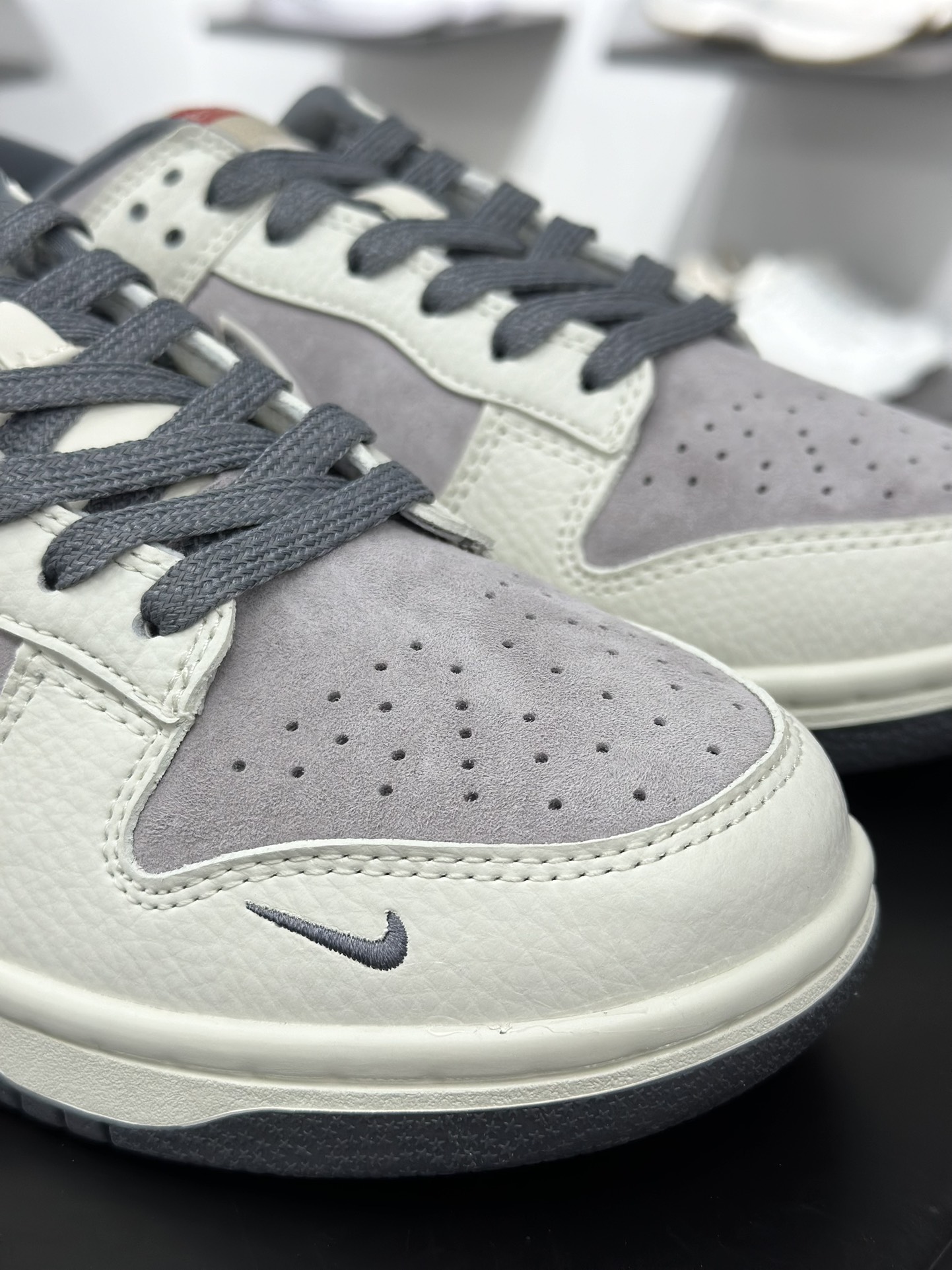 Nike SB Dunk Low x Supreme 白灰三小钩满天星 SC9207-408