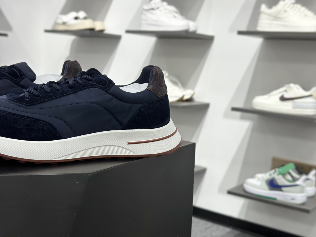 Loro Piana 男士皮革休闲鞋低调奢华 Loro Piana 顶级皮革以自然纹理诠释质感