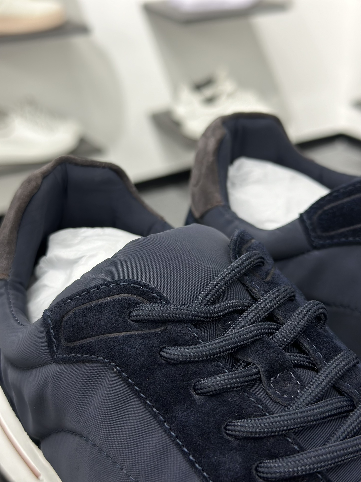 Loro Piana 男士皮革休闲鞋低调奢华 Loro Piana 顶级皮革以自然纹理诠释质感