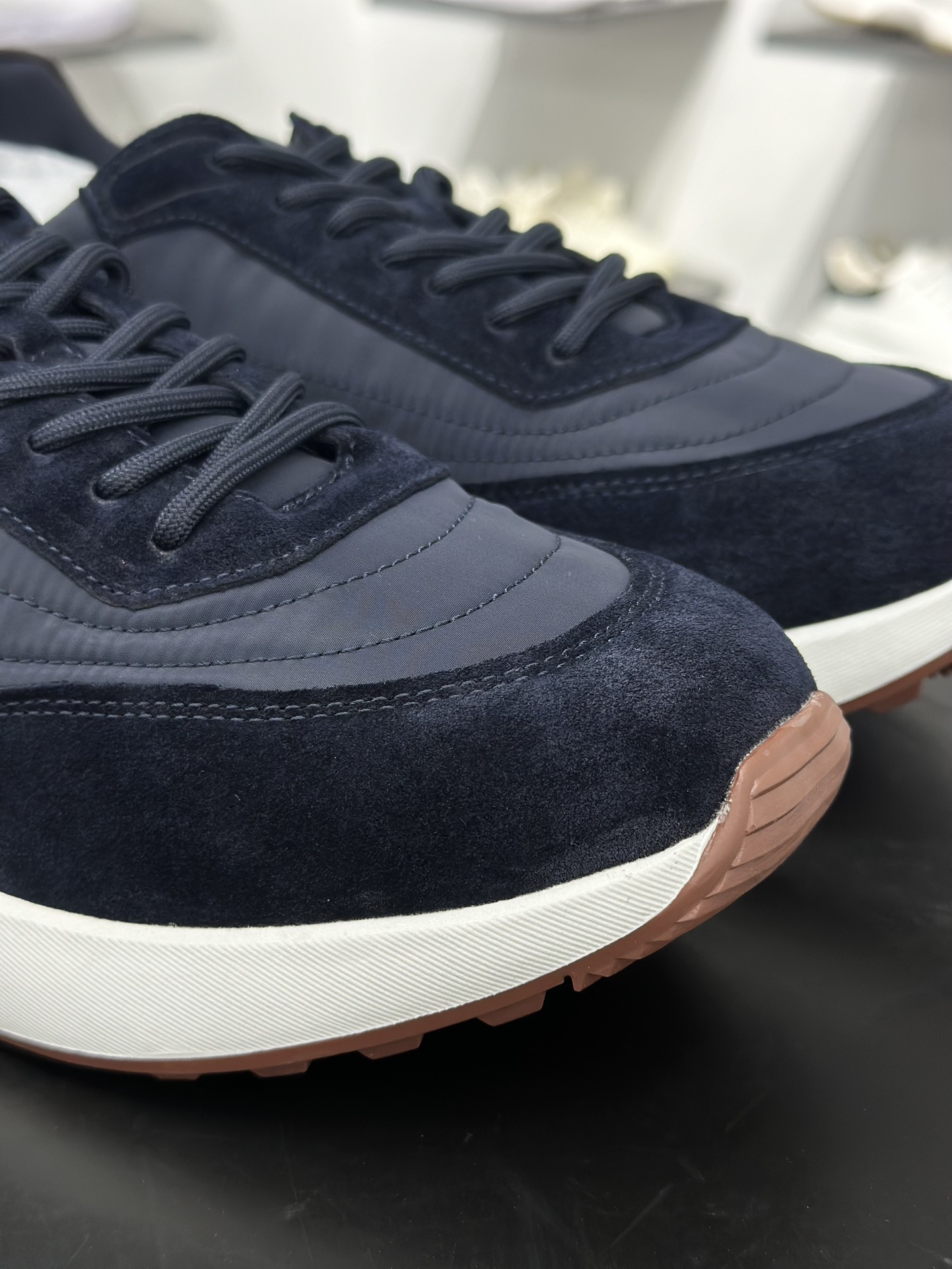 Loro Piana 男士皮革休闲鞋低调奢华 Loro Piana 顶级皮革以自然纹理诠释质感