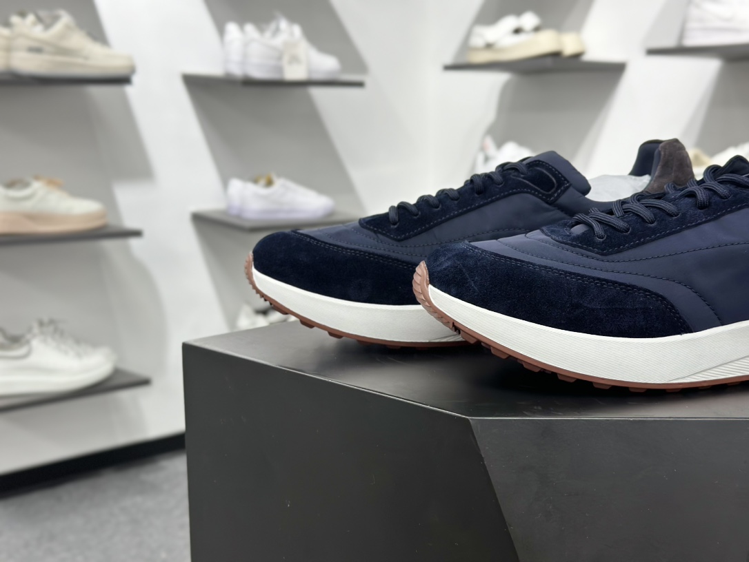 Loro Piana 男士皮革休闲鞋低调奢华 Loro Piana 顶级皮革以自然纹理诠释质感
