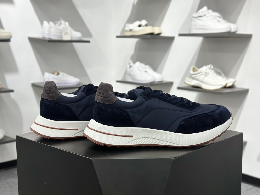 Loro Piana 男士皮革休闲鞋低调奢华 Loro Piana 顶级皮革以自然纹理诠释质感