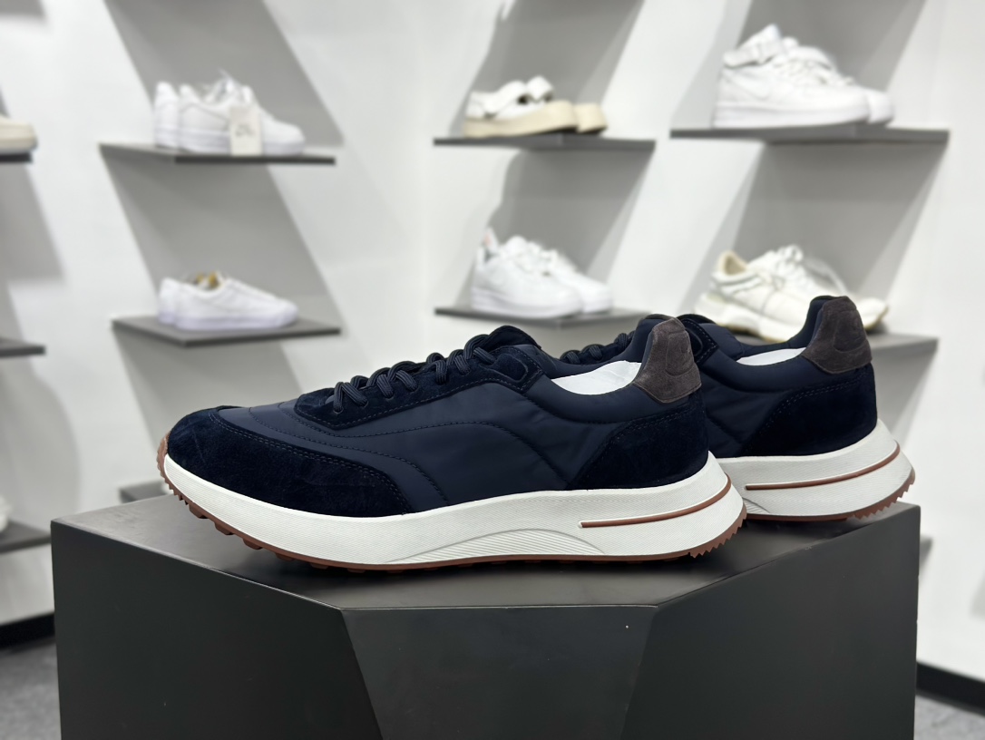 Loro Piana 男士皮革休闲鞋低调奢华 Loro Piana 顶级皮革以自然纹理诠释质感