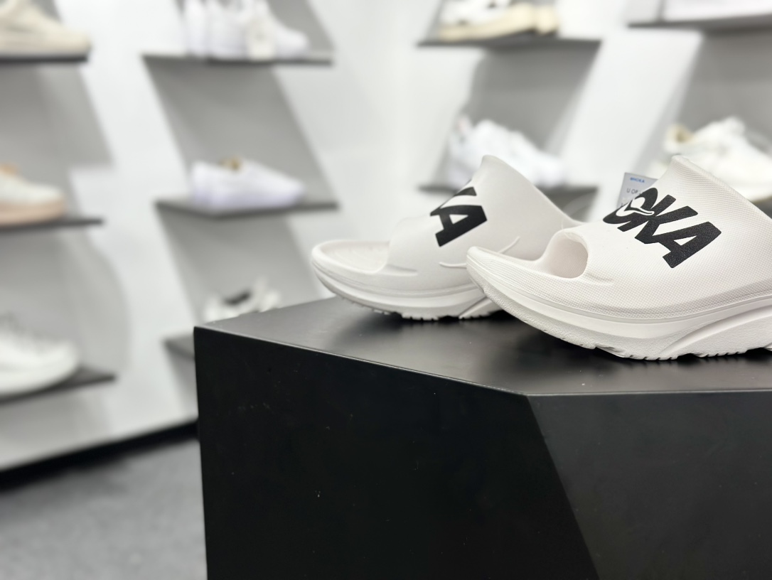 裸鞋圈最强HOKA ONE ONE Ora Athletic Slide 市场稀缺货源 上图即是独家产品 知名运动拖鞋