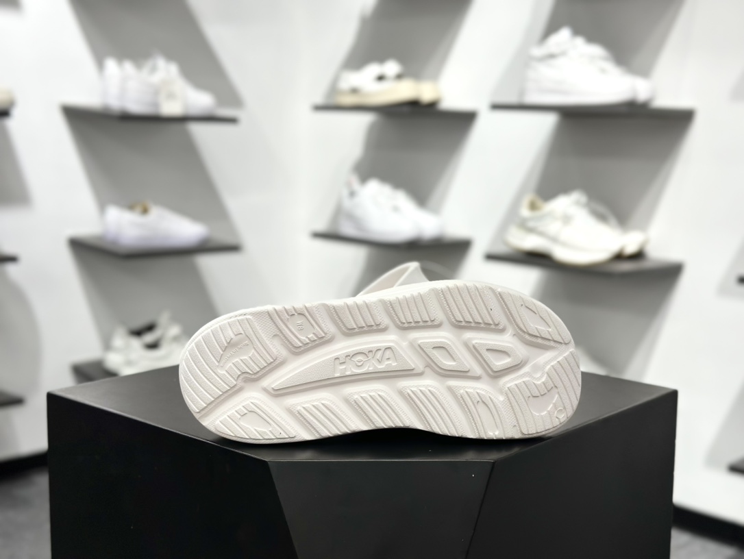 裸鞋圈最强HOKA ONE ONE Ora Athletic Slide 市场稀缺货源 上图即是独家产品 知名运动拖鞋