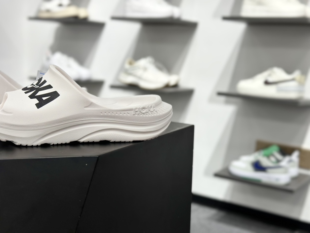 裸鞋圈最强HOKA ONE ONE Ora Athletic Slide 市场稀缺货源 上图即是独家产品 知名运动拖鞋