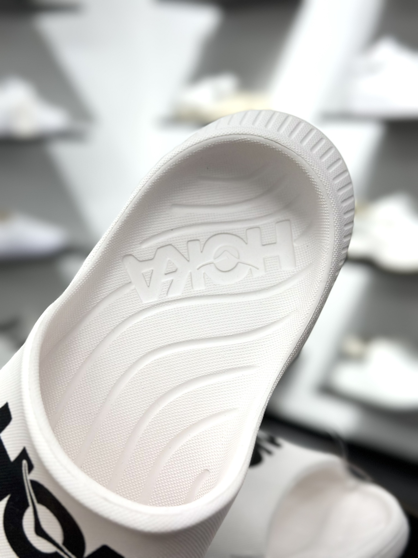 裸鞋圈最强HOKA ONE ONE Ora Athletic Slide 市场稀缺货源 上图即是独家产品 知名运动拖鞋
