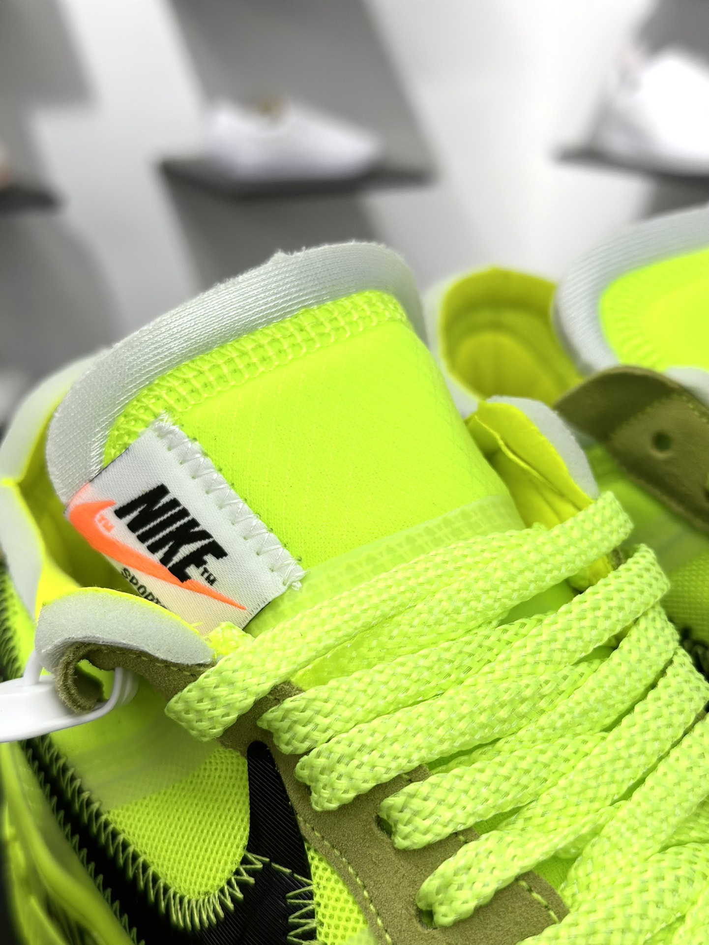 Nike Air Force 1 Low 07 x OFF-WHITE Part 2Volt THE THE 荧光绿 AO4606-700