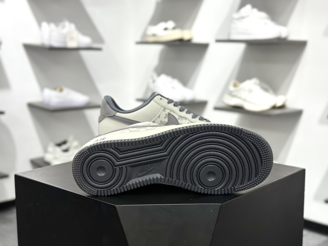 Nike Air Force 1 Low 斯图西联名 BZ6808-101