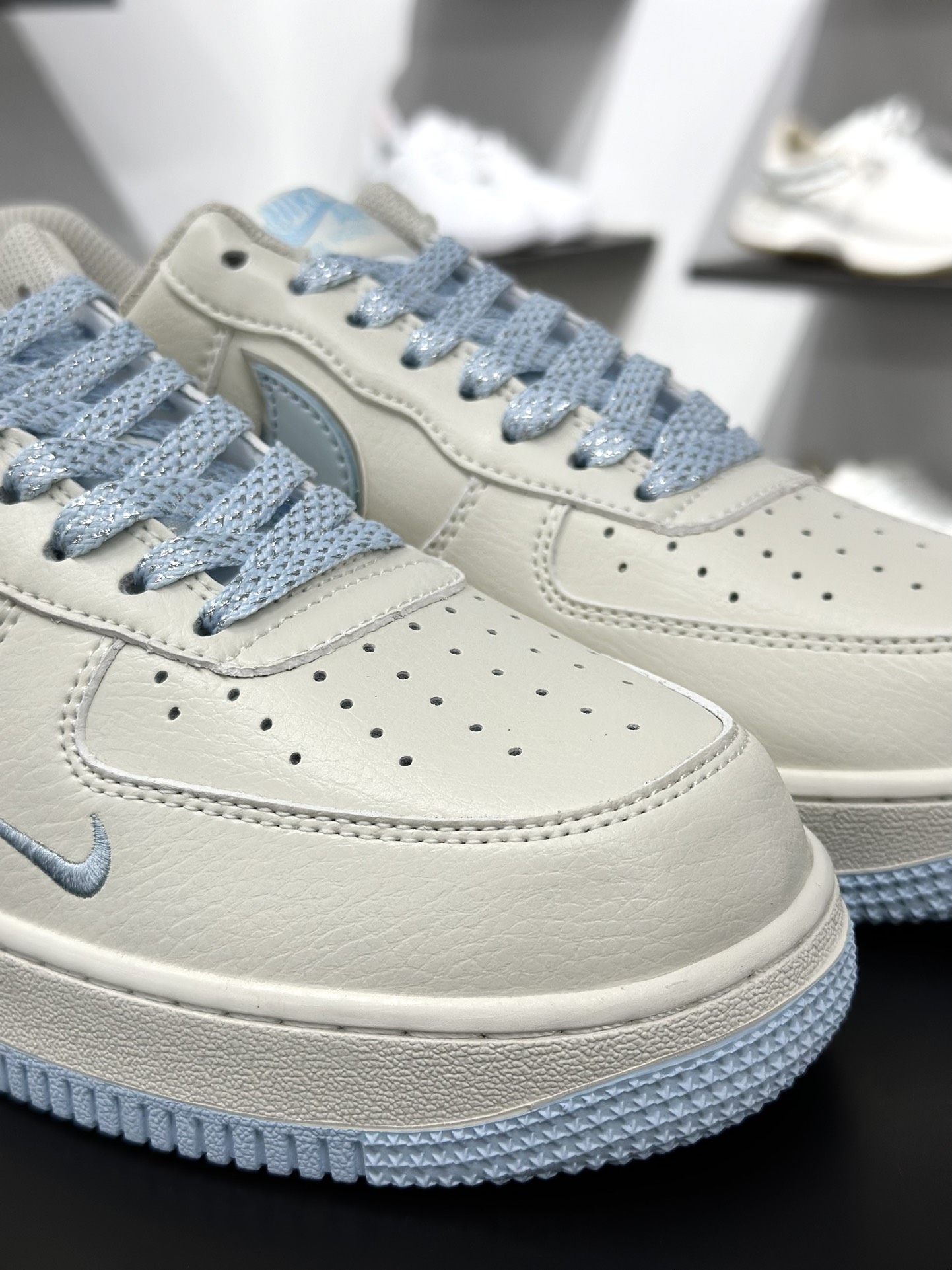 200 Air Force 1 '07 Low 白浅蓝小钩 BM1996-099