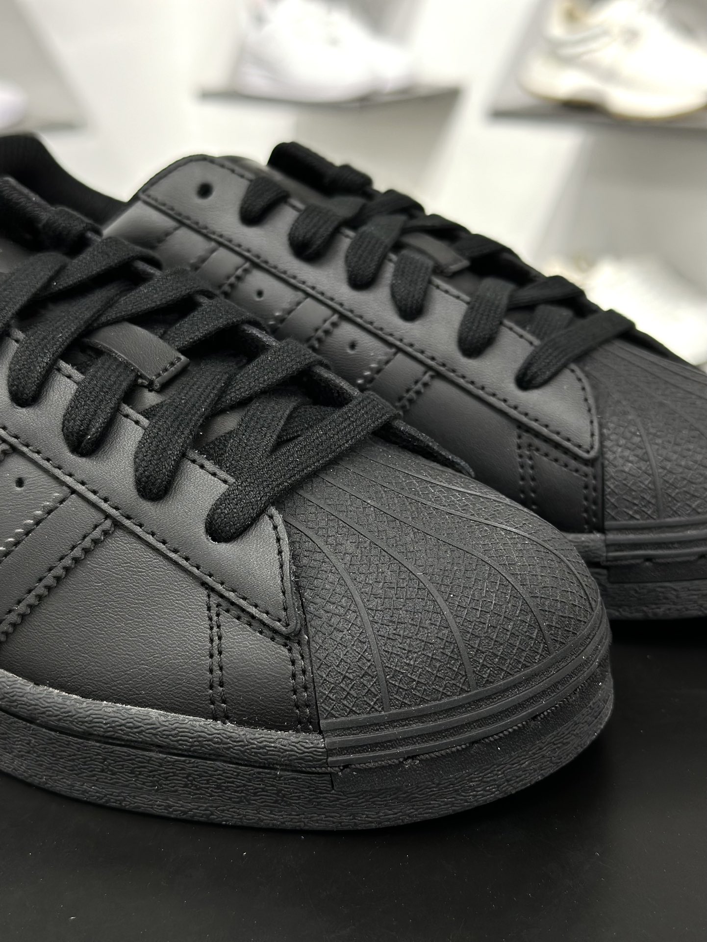 Adidas Original Superstar 纯黑贝壳头 EG4957
