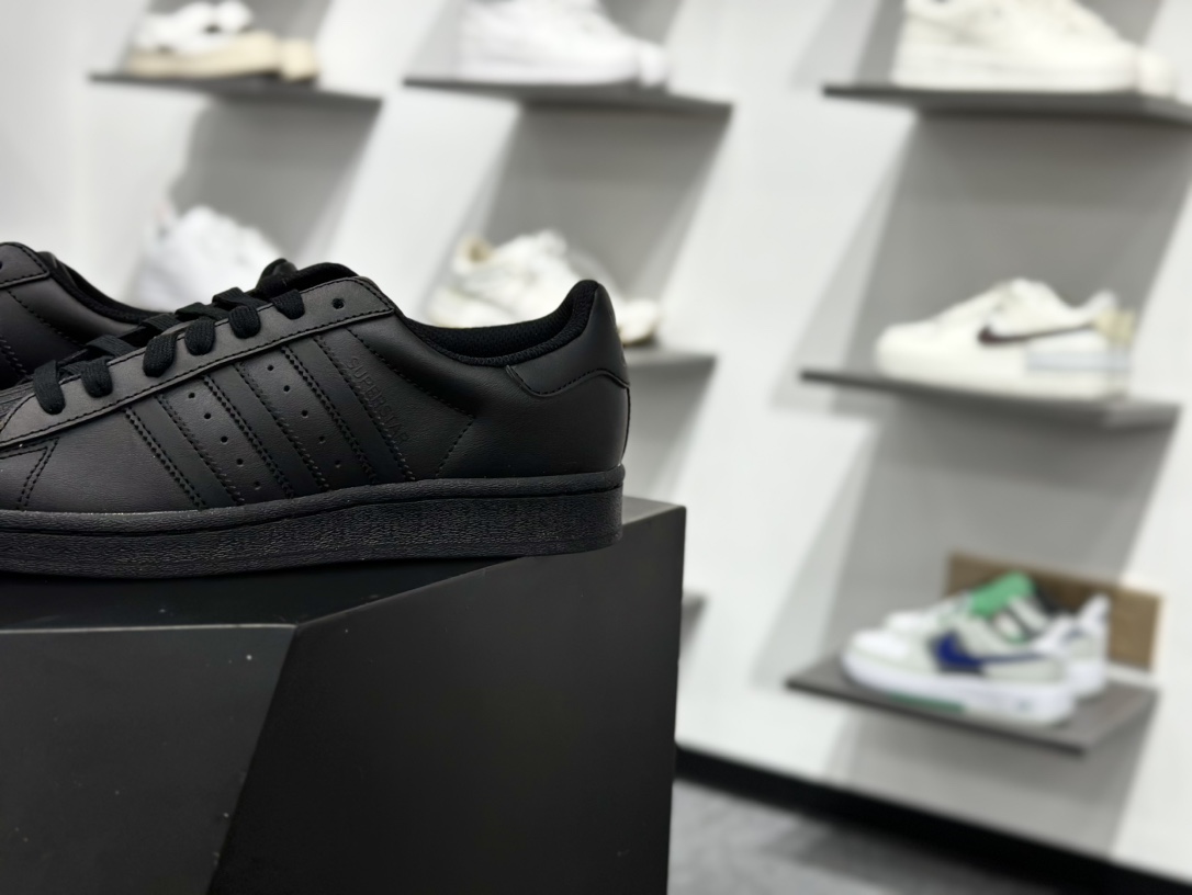 Adidas Original Superstar 纯黑贝壳头 EG4957