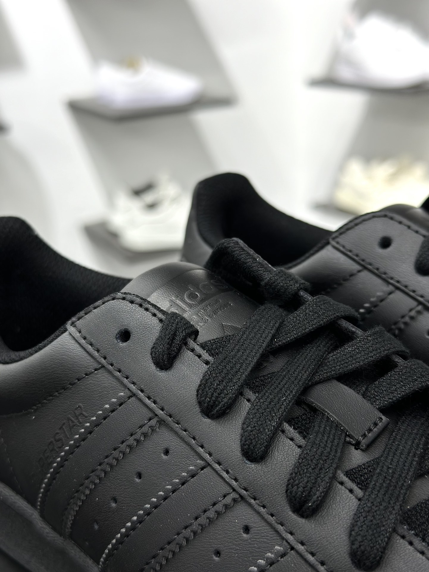 Adidas Original Superstar 纯黑贝壳头 EG4957