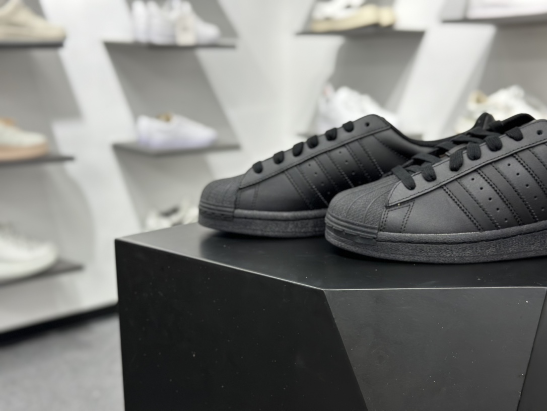 Adidas Original Superstar 纯黑贝壳头 EG4957