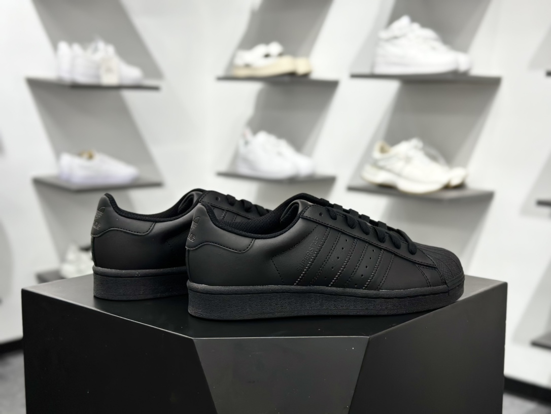 Adidas Original Superstar 纯黑贝壳头 EG4957