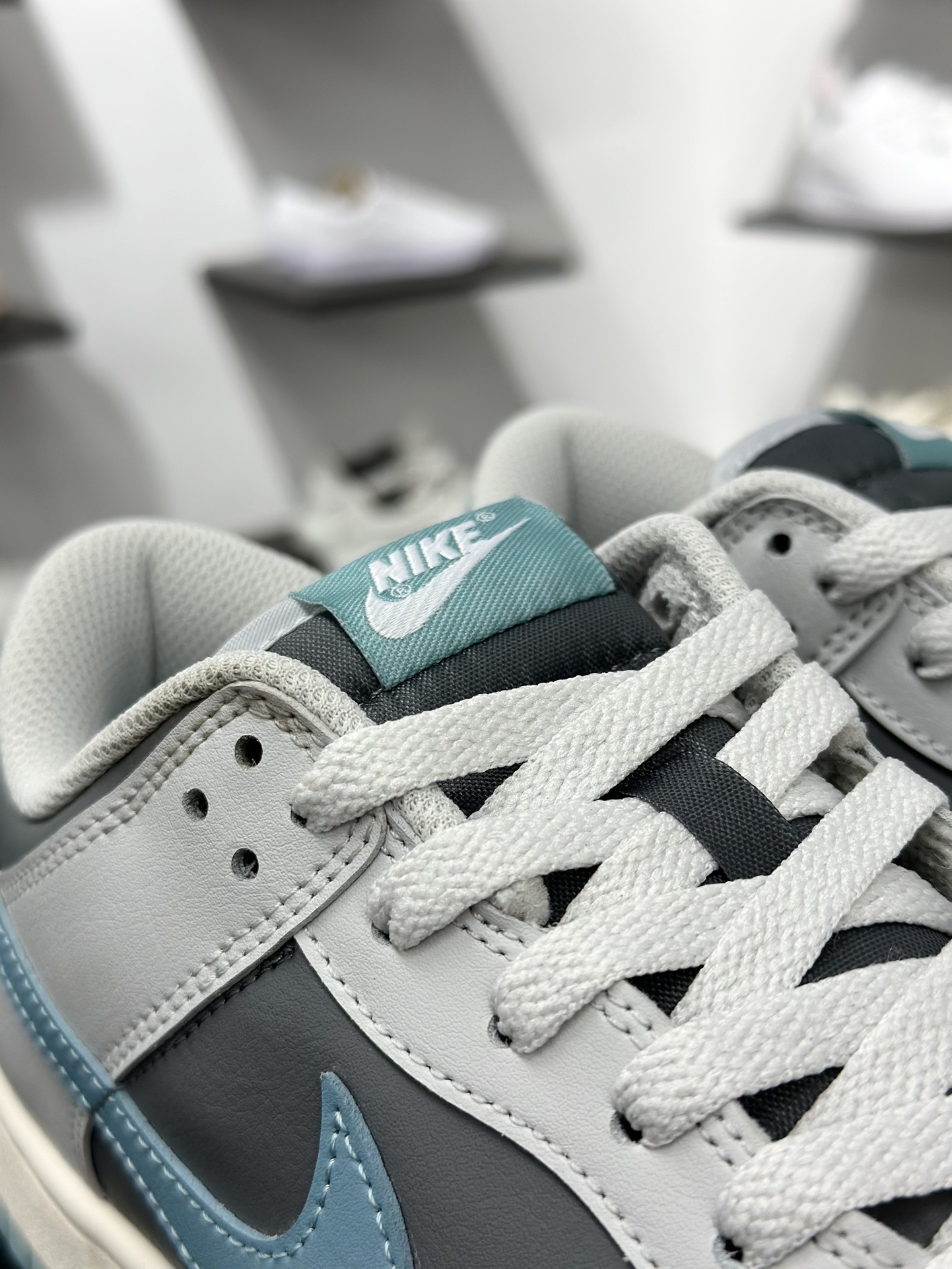 200 NIKE SB Dunk Low HF5441-001