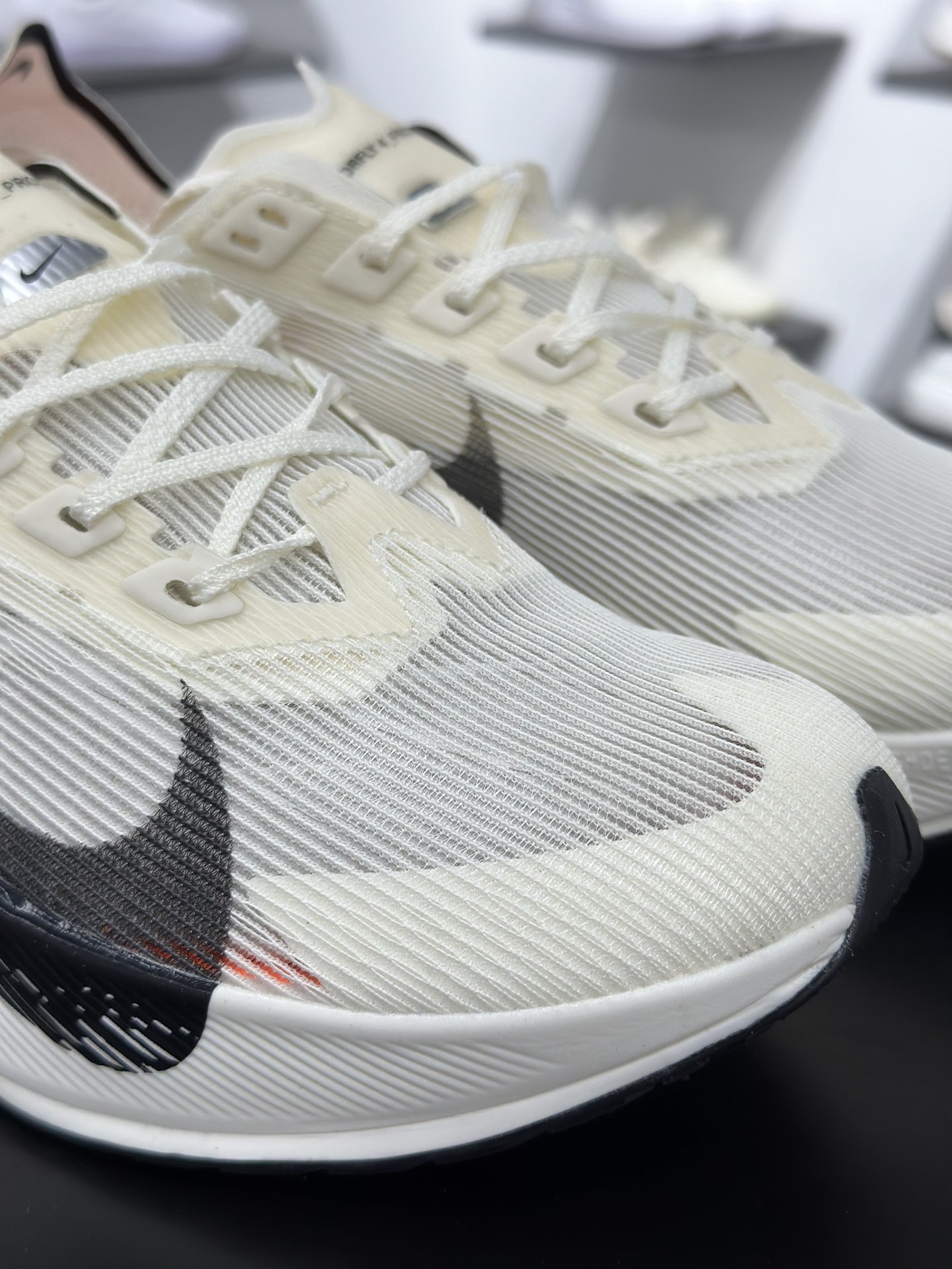 260 Nike Air Zoom VaporFly Next 4% 减震马拉松跑步鞋 HF6414-100