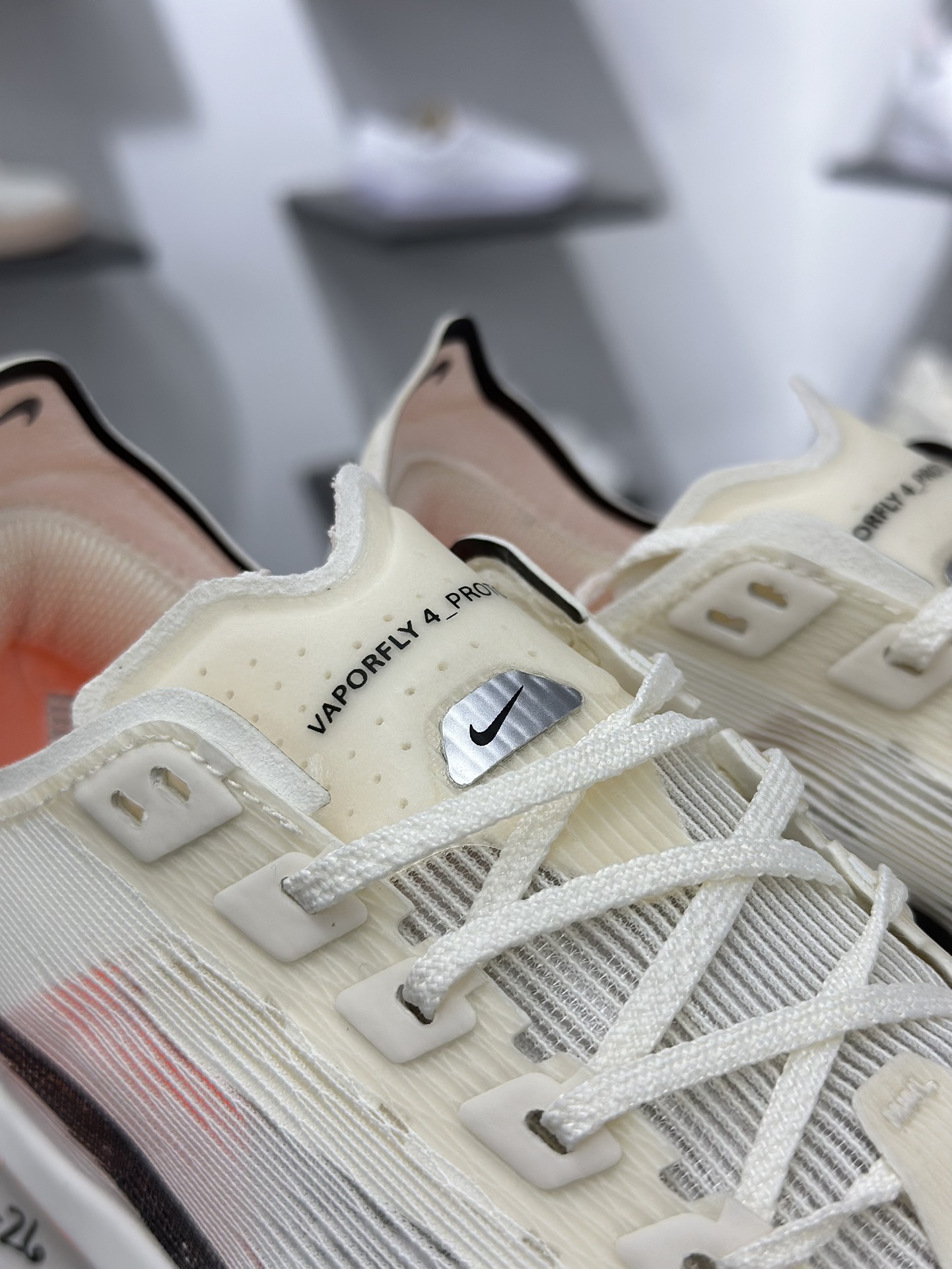 260 Nike Air Zoom VaporFly Next 4% 减震马拉松跑步鞋 HF6414-100