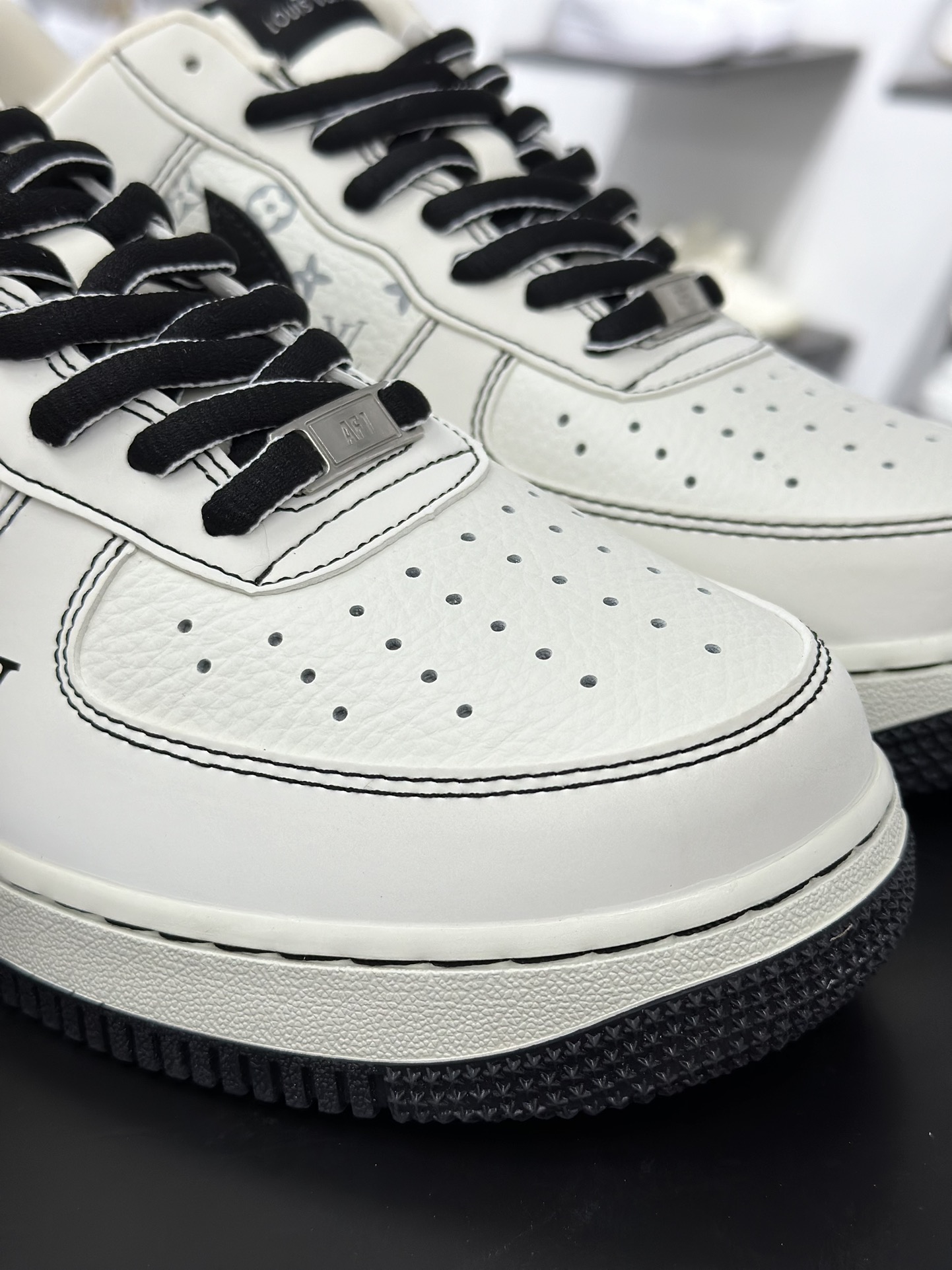 LV x Air Force 1 Low 印花米白黑 BZ6808-102