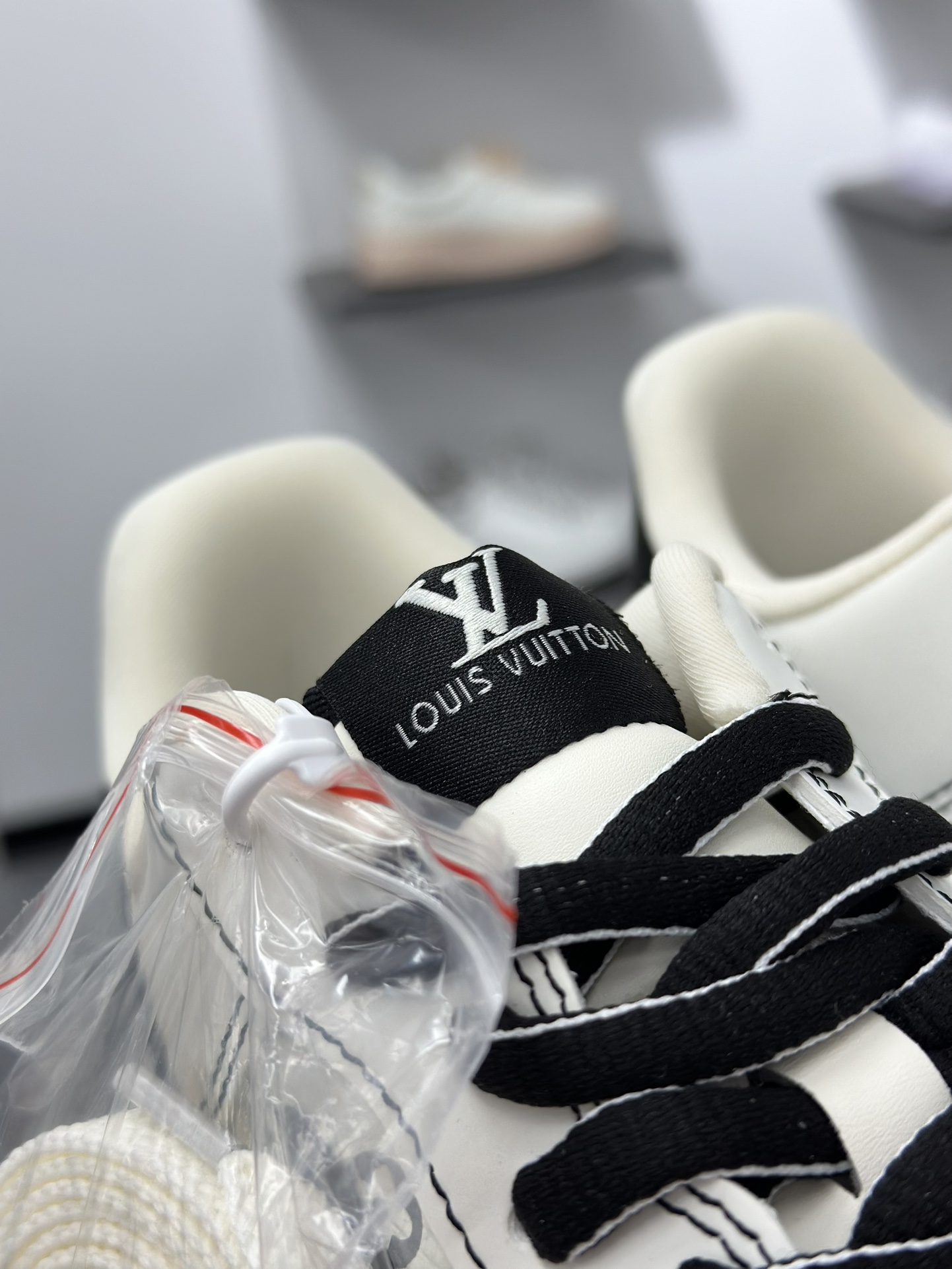 LV x Air Force 1 Low 印花米白黑 BZ6808-102