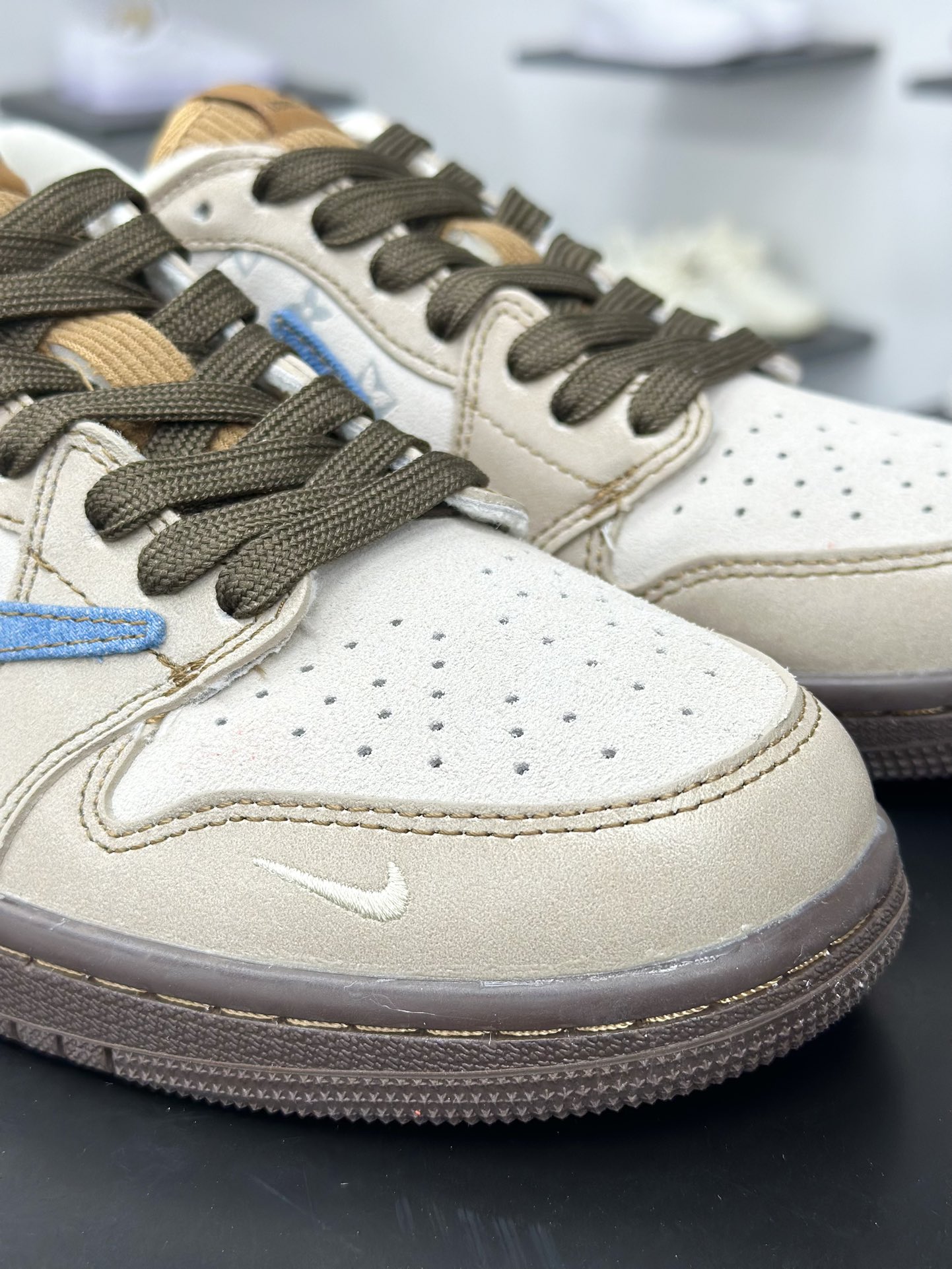 280 Travis Scott x Nike Air Jordan 1 Low x Louis Vuitton Air Jordan 1 Low 反转棕蓝倒钩 CH6336-022