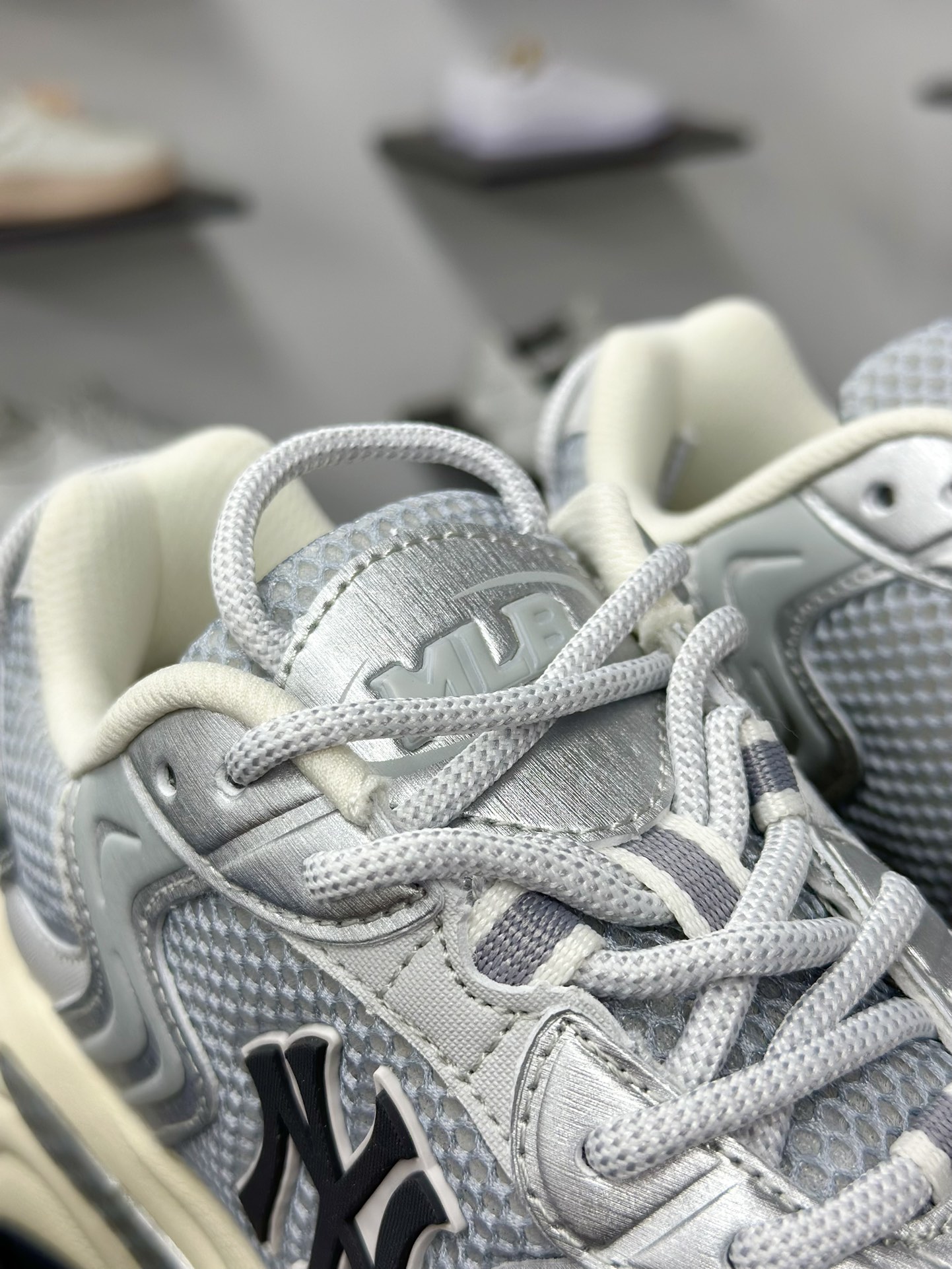200 NY美国榄球洋基队 x MLB Chunky Runner Basic 厚底老爹厚底休闲运动慢跑鞋 3ASHW075N