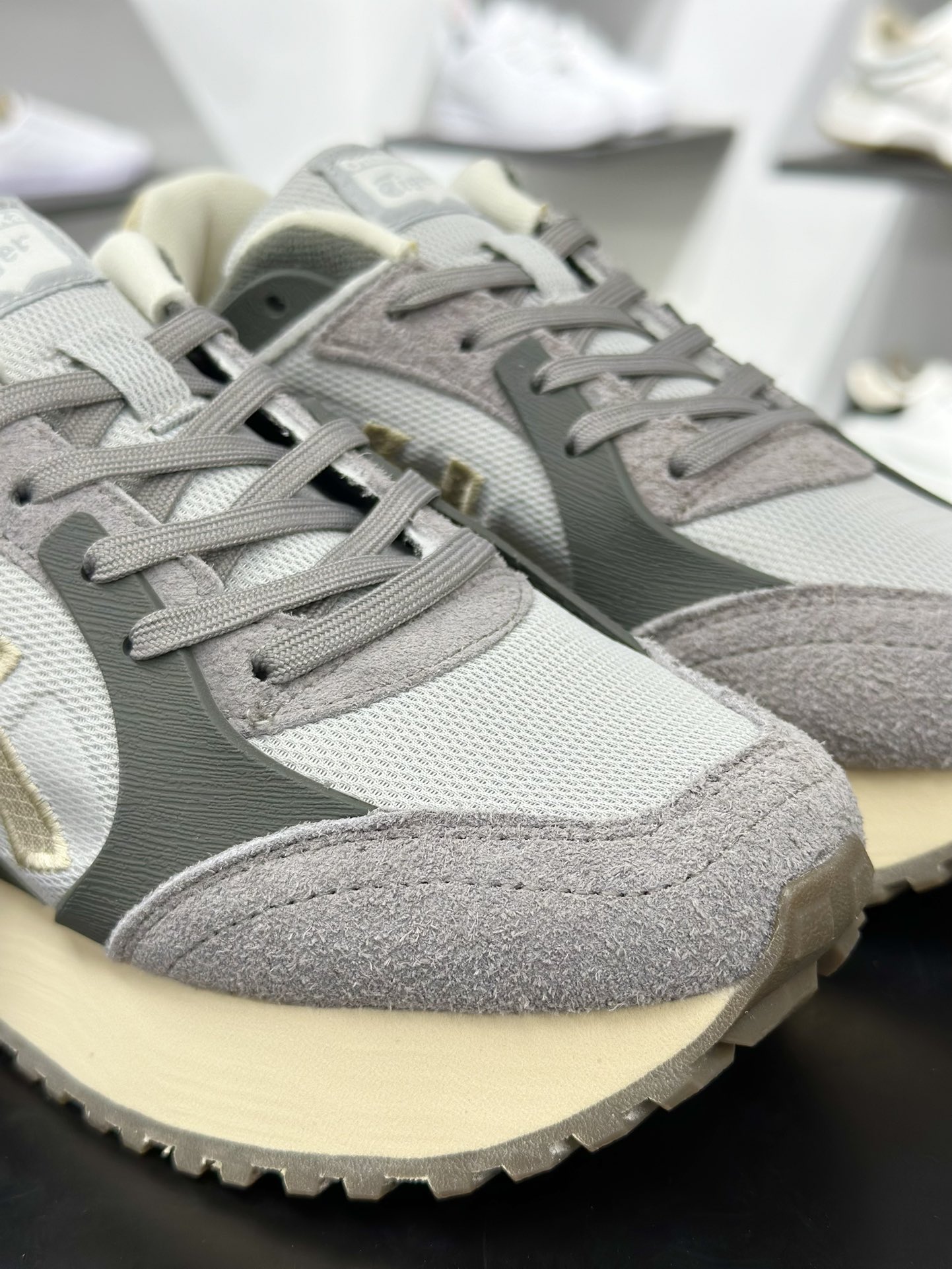 鬼冢虎 Onitsuka Tiger MOAGE CO Low 摩纳哥CO系列低帮 厚底复古经典慢跑鞋 1183B555-020