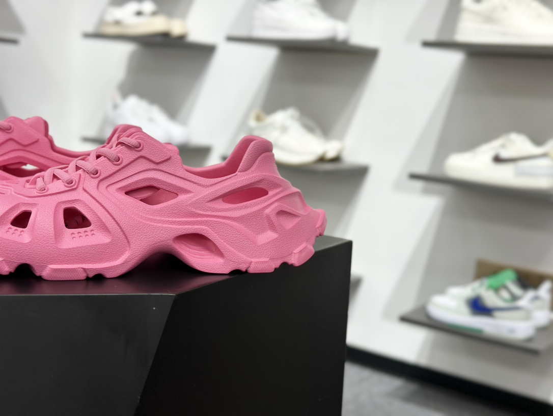 BALENCIAGA 巴黎世家洞洞鞋 超软运动洞洞拖鞋