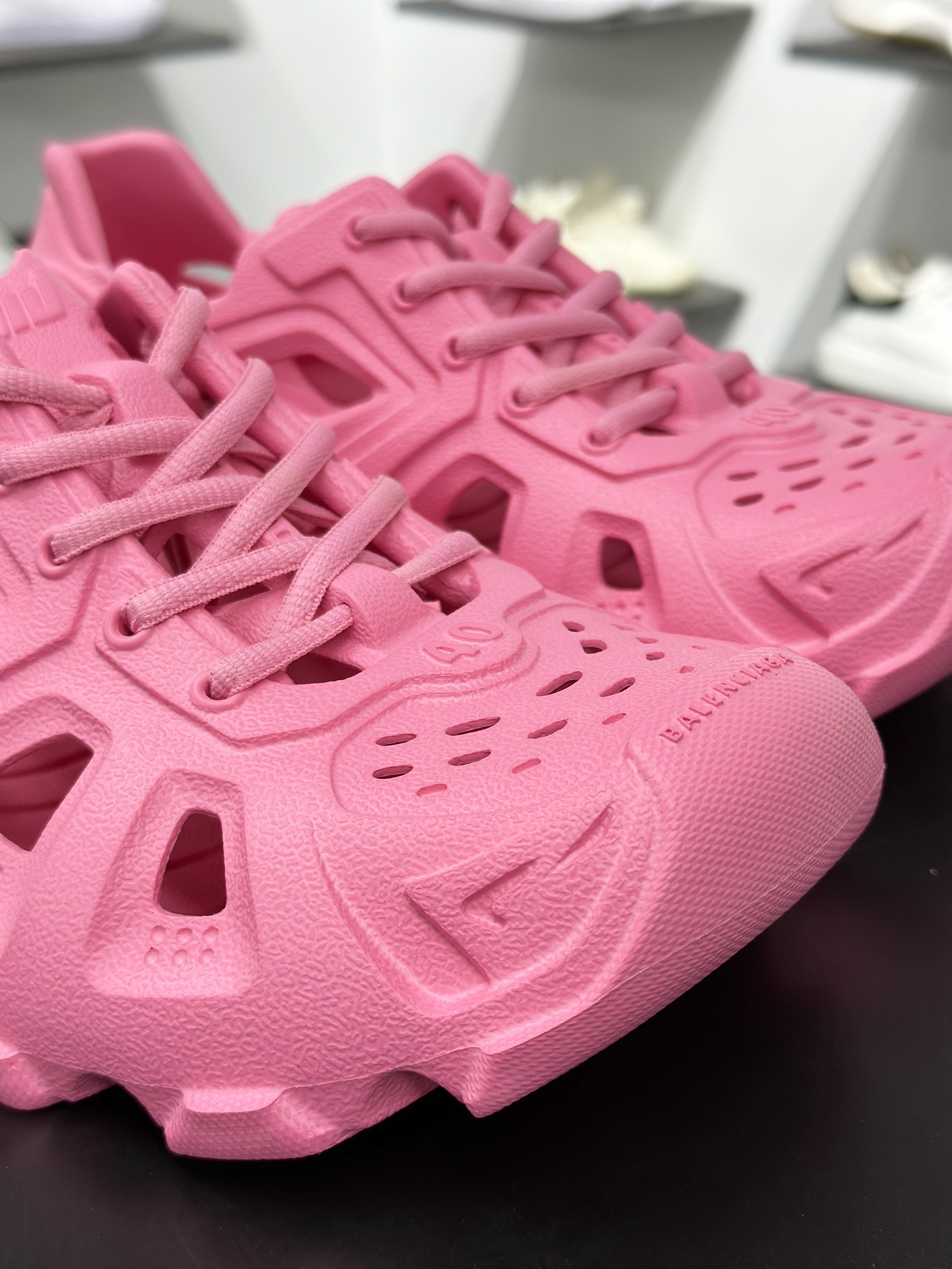 BALENCIAGA 巴黎世家洞洞鞋 超软运动洞洞拖鞋