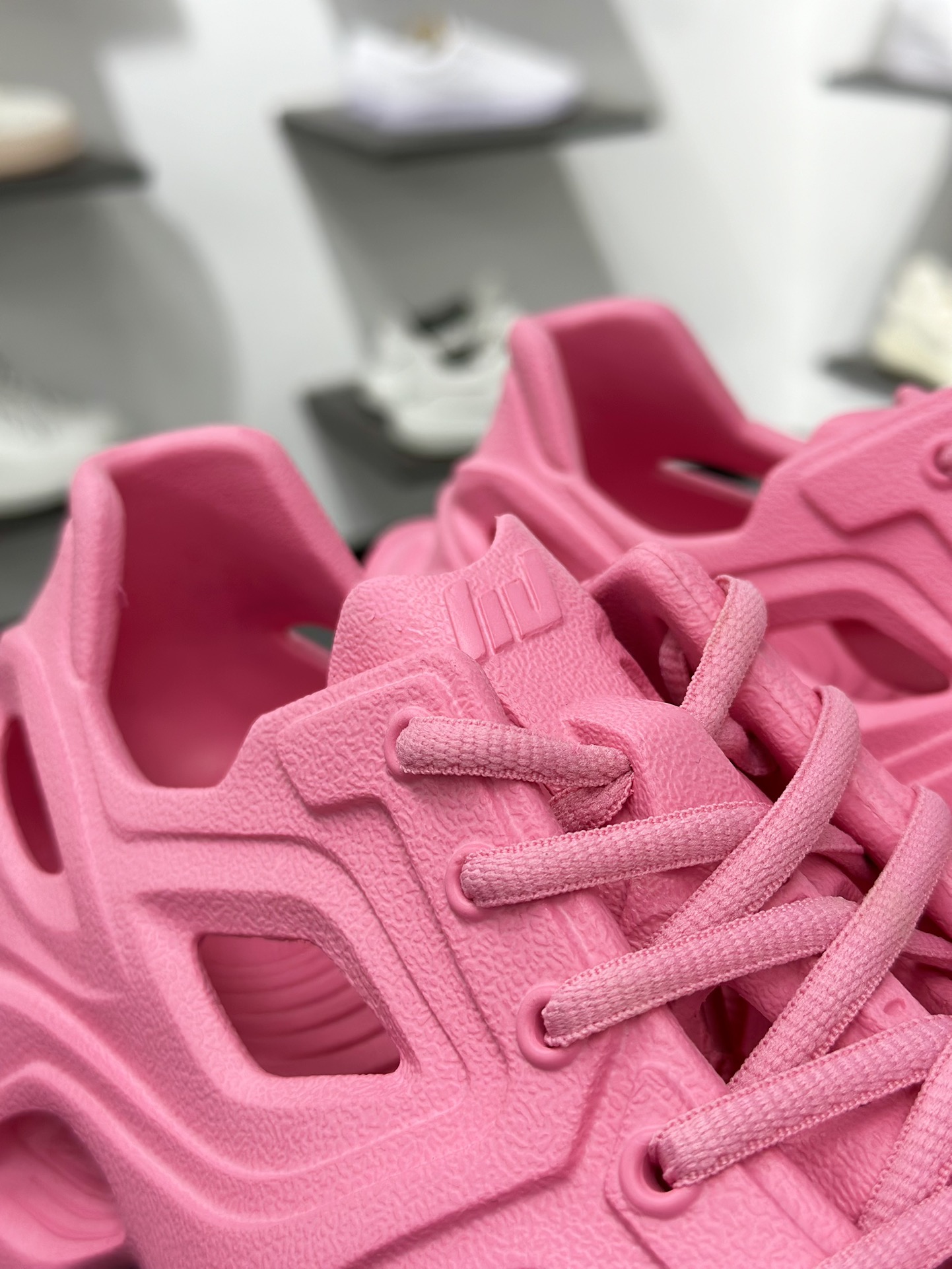 BALENCIAGA 巴黎世家洞洞鞋 超软运动洞洞拖鞋
