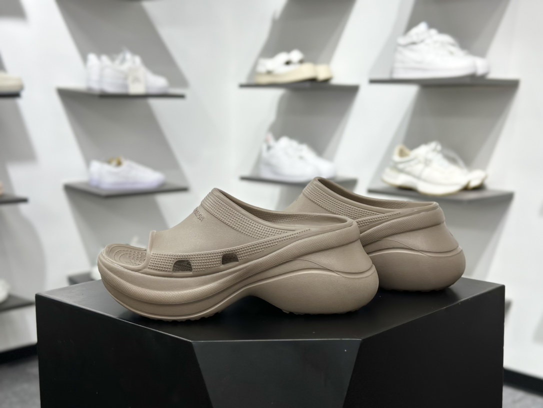 巴黎世家BALENCIAGA x Crocs Cruise Platform Mule Sandals 克鲁斯涉水百搭休闲包头式凉拖鞋式凉鞋”豆沙黄”720762 W1S8E 2500