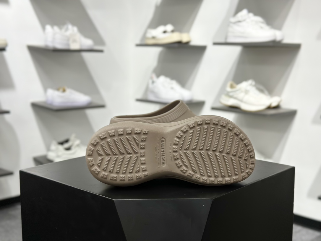 巴黎世家BALENCIAGA x Crocs Cruise Platform Mule Sandals 克鲁斯涉水百搭休闲包头式凉拖鞋式凉鞋”豆沙黄”720762 W1S8E 2500