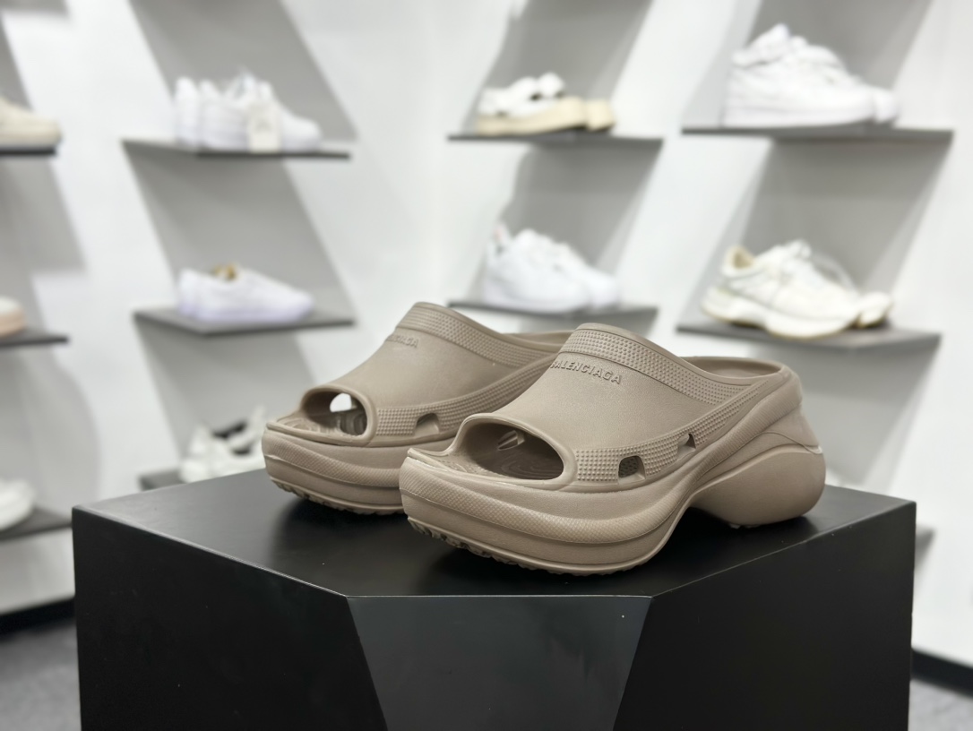 巴黎世家BALENCIAGA x Crocs Cruise Platform Mule Sandals 克鲁斯涉水百搭休闲包头式凉拖鞋式凉鞋”豆沙黄”720762 W1S8E 2500