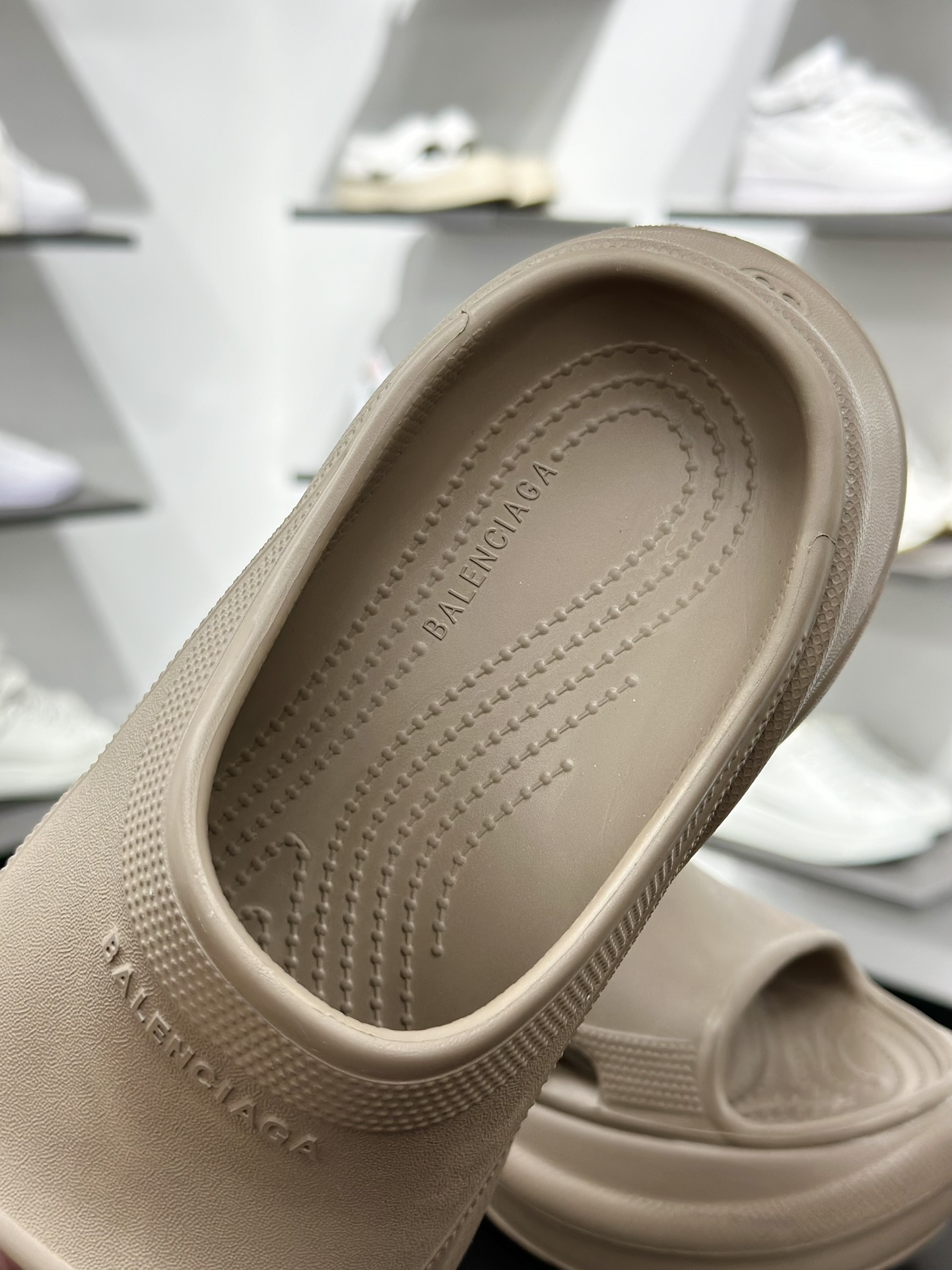 巴黎世家BALENCIAGA x Crocs Cruise Platform Mule Sandals 克鲁斯涉水百搭休闲包头式凉拖鞋式凉鞋”豆沙黄”720762 W1S8E 2500