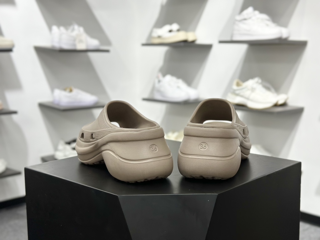 巴黎世家BALENCIAGA x Crocs Cruise Platform Mule Sandals 克鲁斯涉水百搭休闲包头式凉拖鞋式凉鞋”豆沙黄”720762 W1S8E 2500