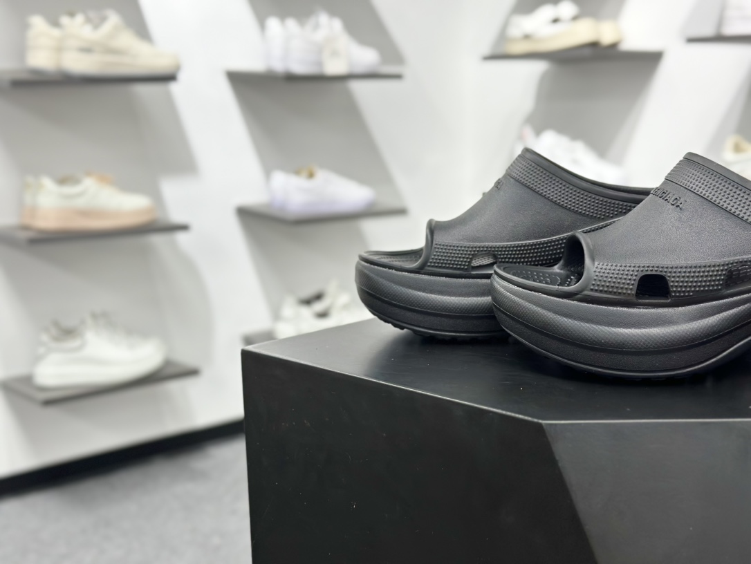 巴黎世家BALENCIAGA x Crocs Cruise Platform Mule Sandals 百搭休闲包头式凉拖鞋式凉鞋”全黑”720762 W1S8E 1000