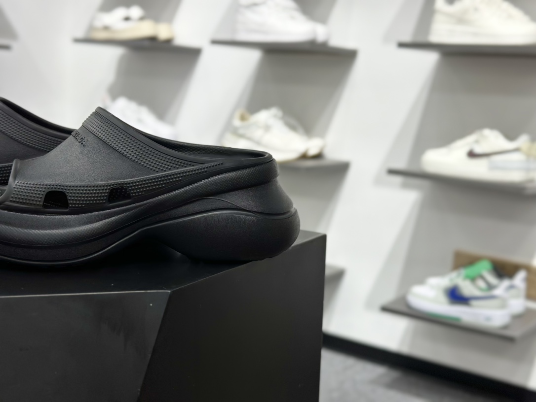 巴黎世家BALENCIAGA x Crocs Cruise Platform Mule Sandals 百搭休闲包头式凉拖鞋式凉鞋”全黑”720762 W1S8E 1000