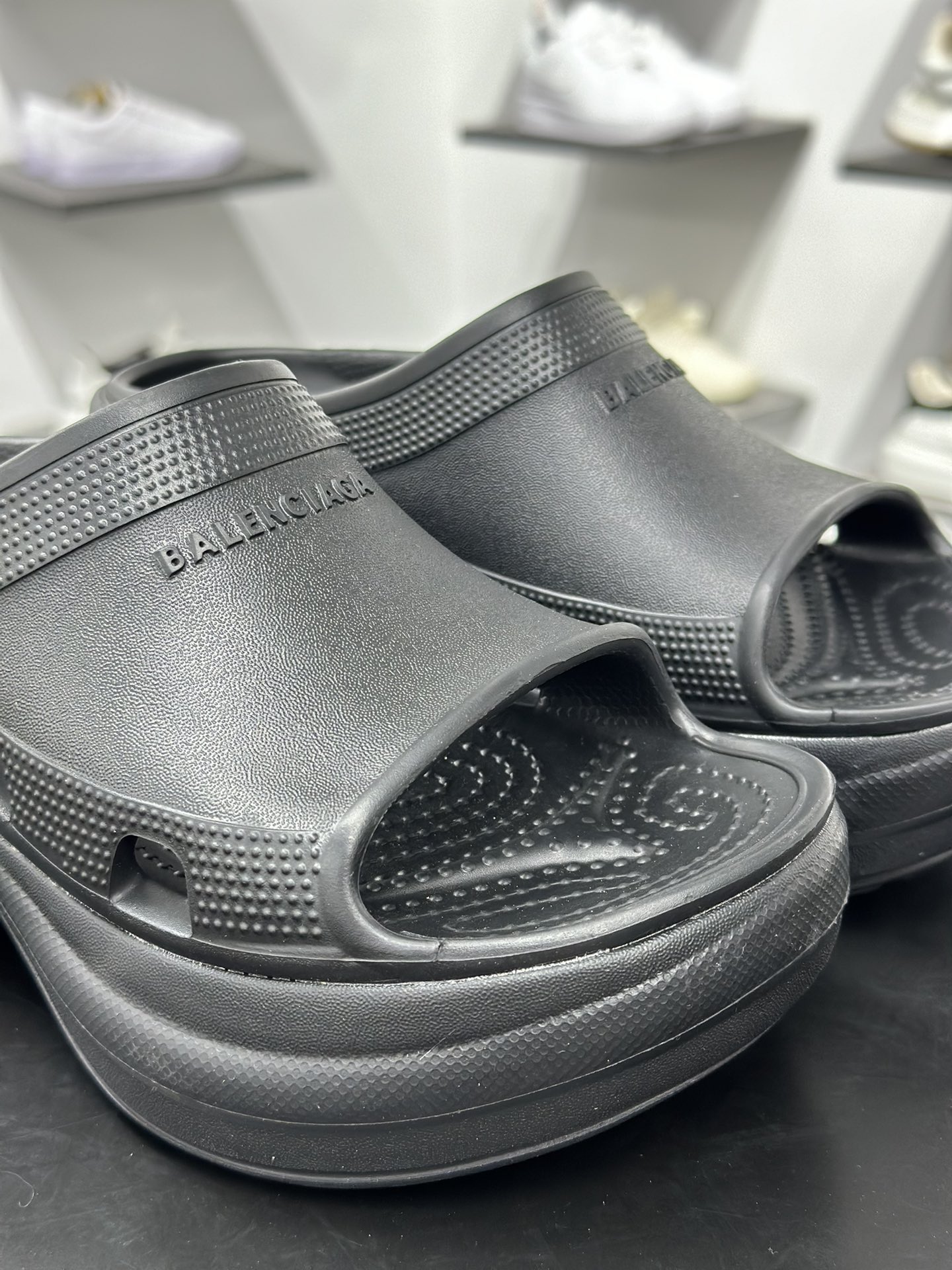 巴黎世家BALENCIAGA x Crocs Cruise Platform Mule Sandals 百搭休闲包头式凉拖鞋式凉鞋”全黑”720762 W1S8E 1000