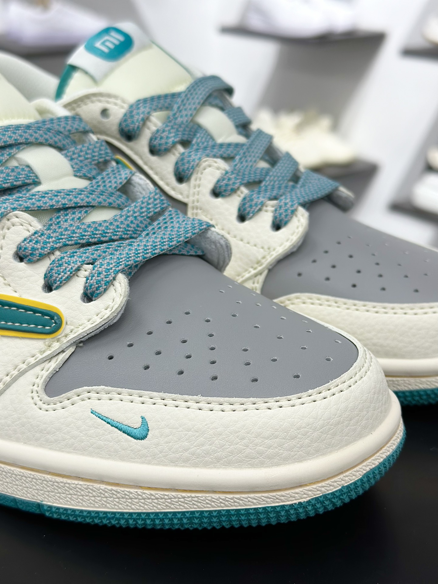 Air Jordan 1 Low ”高端定制” 小米su7米灰绿黄倒钩 XX3168-163