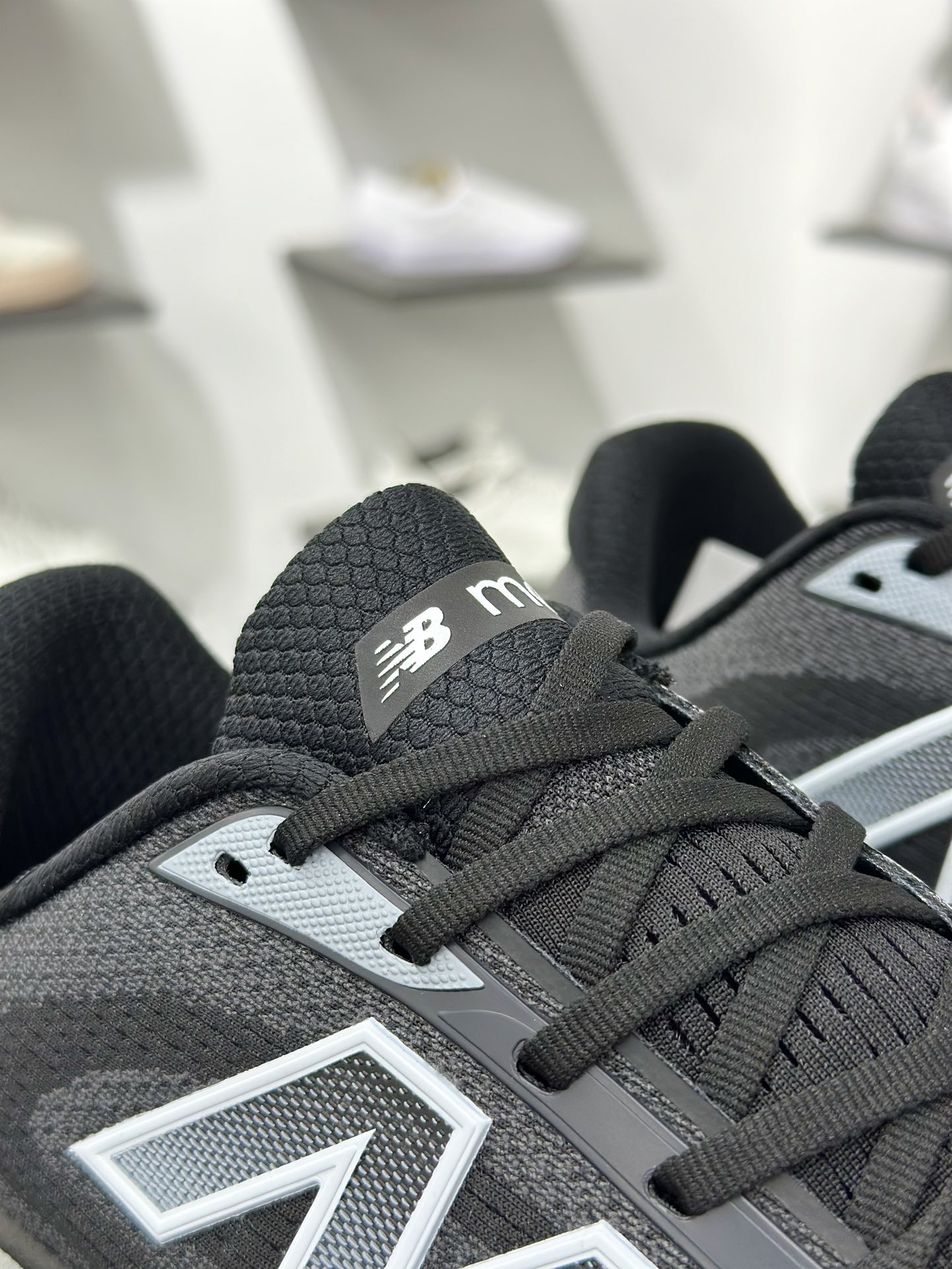 New Balance NB Fresh Foam Evoz V5 舒适耐磨低帮跑步鞋 MMORXA6