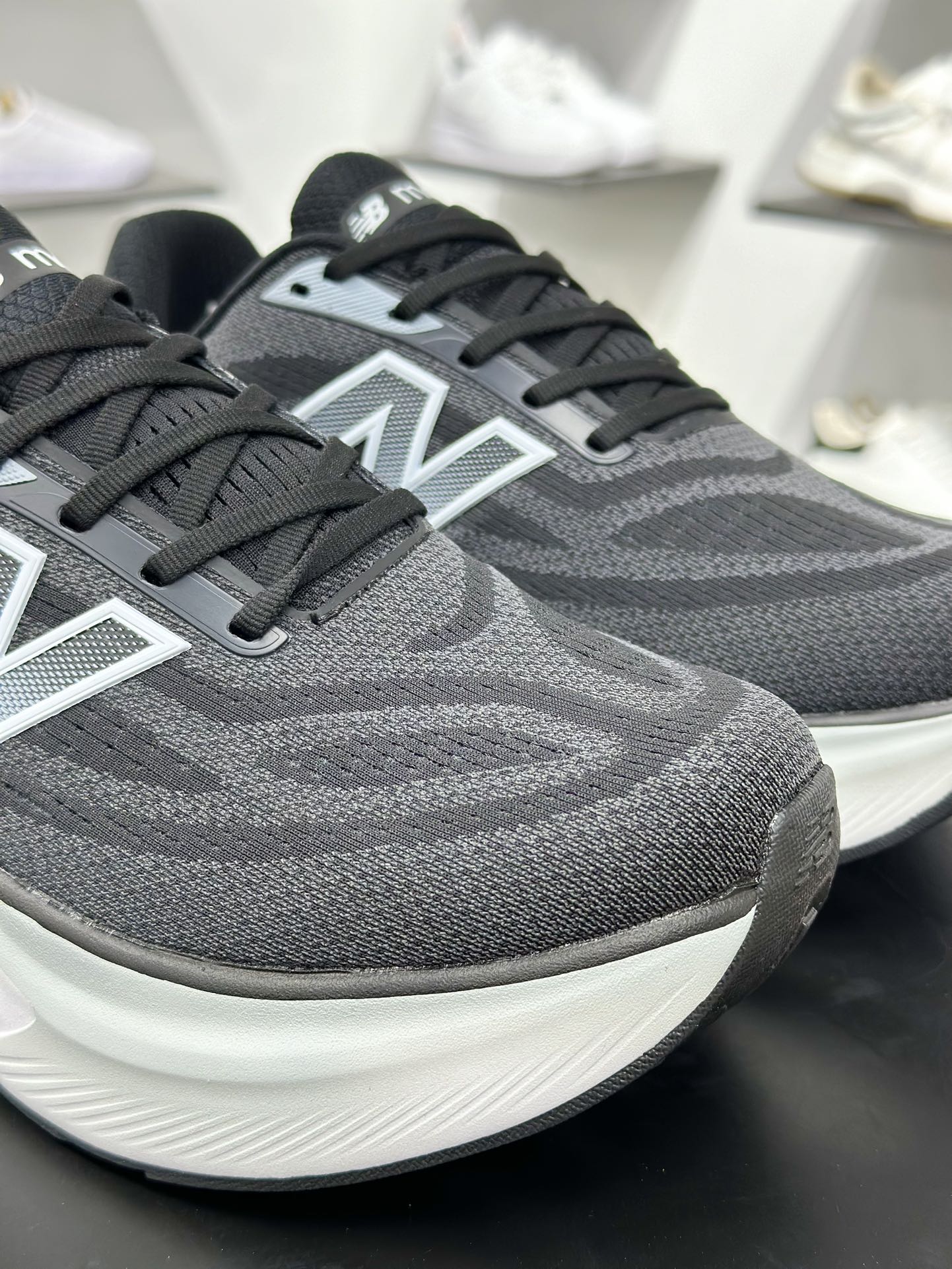 New Balance NB Fresh Foam Evoz V5 舒适耐磨低帮跑步鞋 MMORXA6