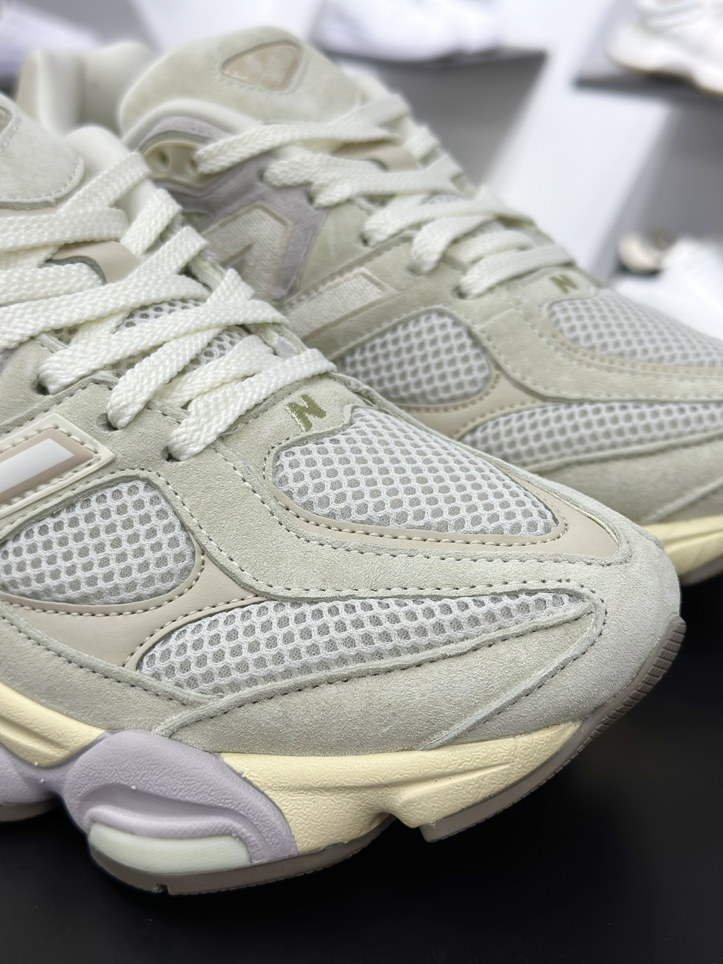 New Balance NB9060 联名款 复古休闲运动慢跑鞋 米灰色 U9060EEP